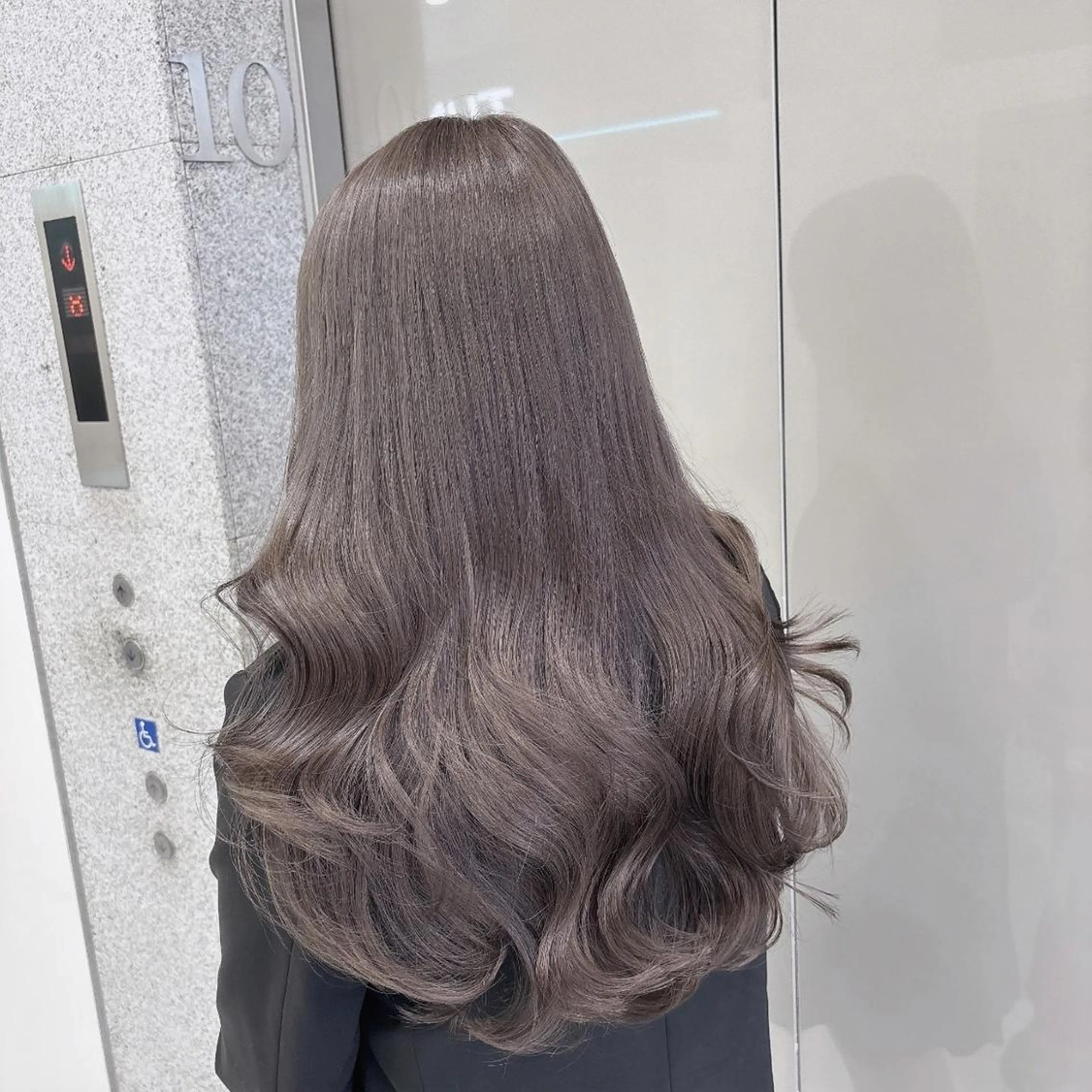 カラー 冬の透明感暗髪❄️ トレンドヘア❄️のヘアスタイル