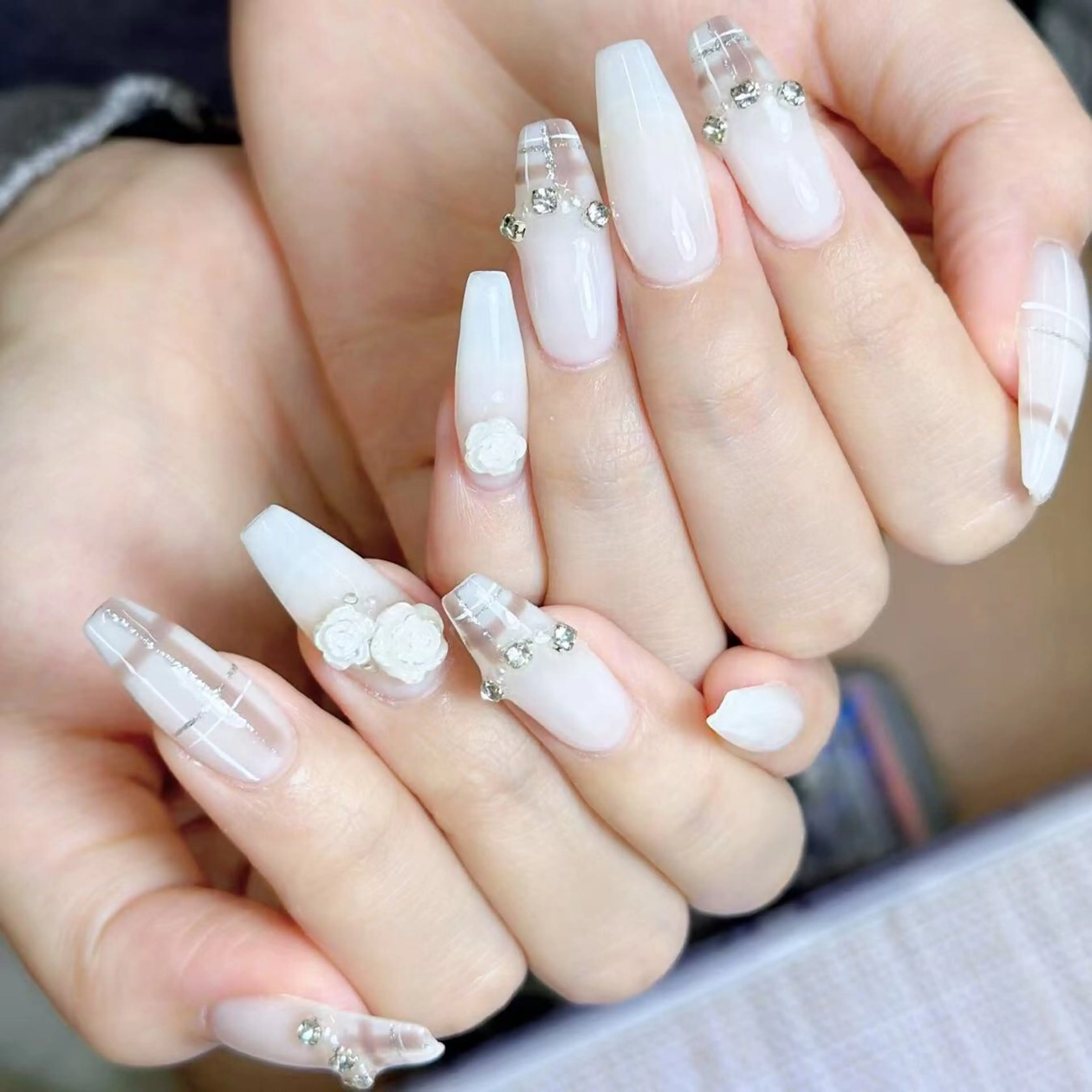 ネイル ハンドネイル Queens テイのネイルデザイン