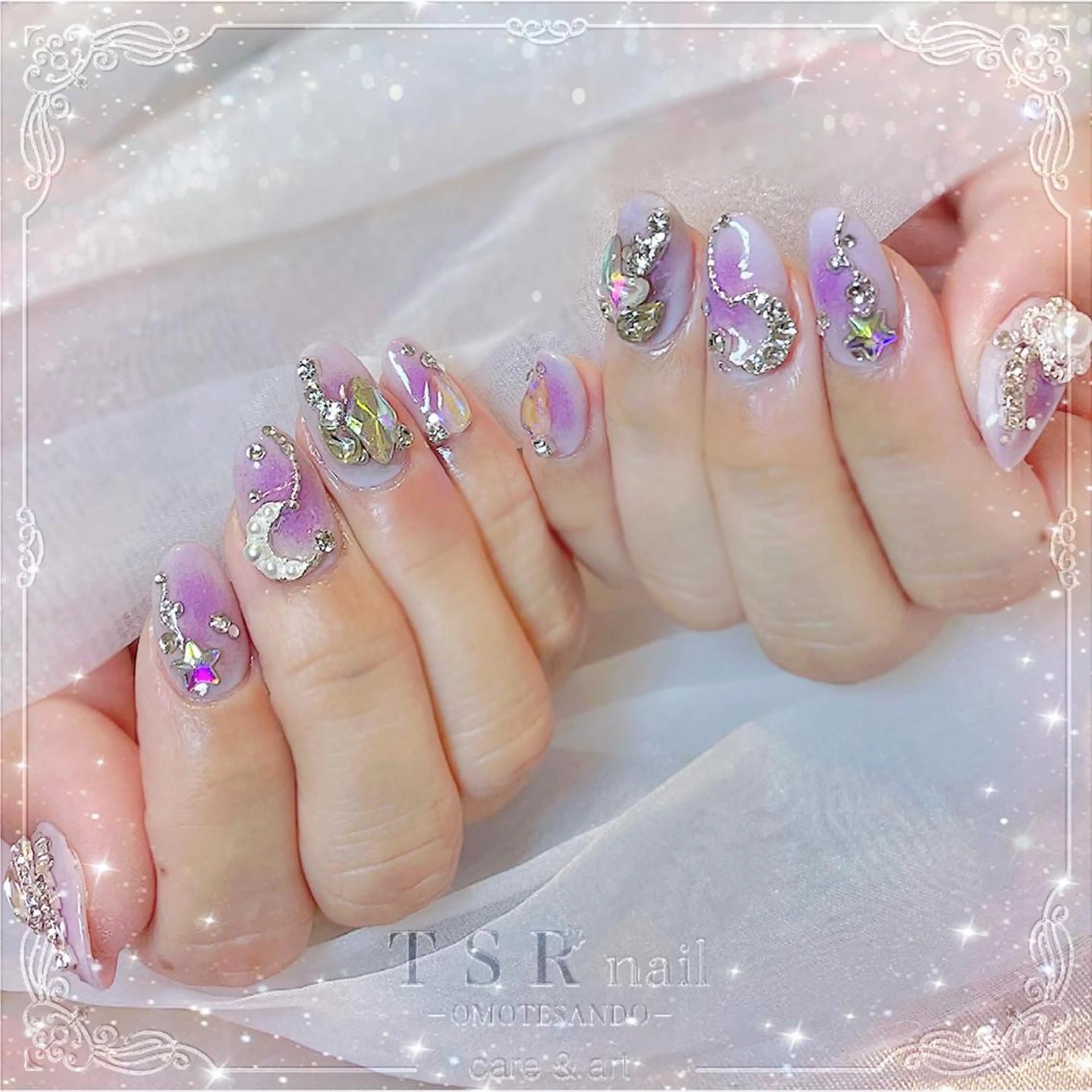 ネイル チークネイル 長さ出し パープル ストーンネイル ワンホンネイル ハンドネイル ハンドケア 爪咲 りり花のネイルデザイン