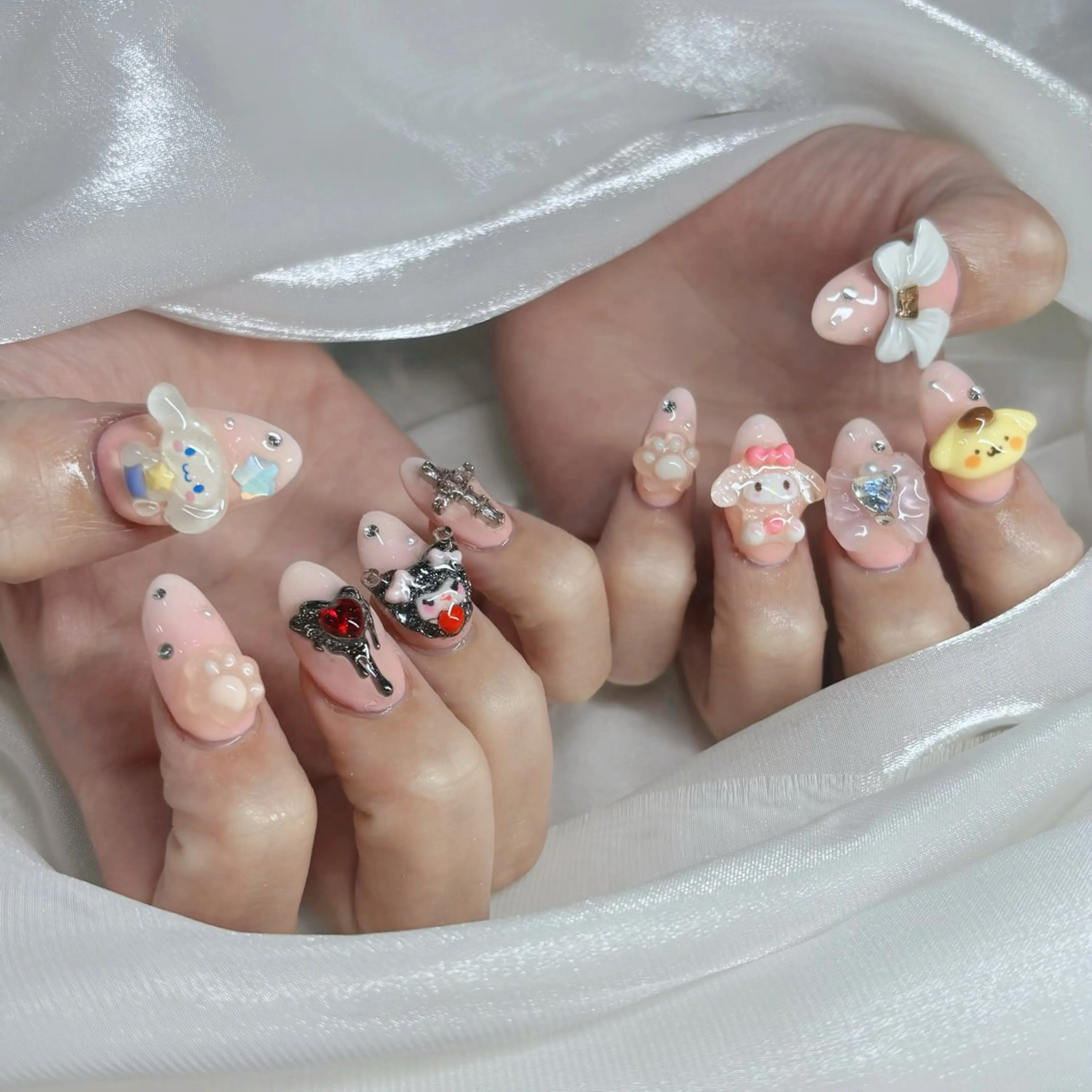 ネイル ハンドネイル CeCe Garden所属・CeCeGarden ✨️キラキラワンホンのネイルデザイン