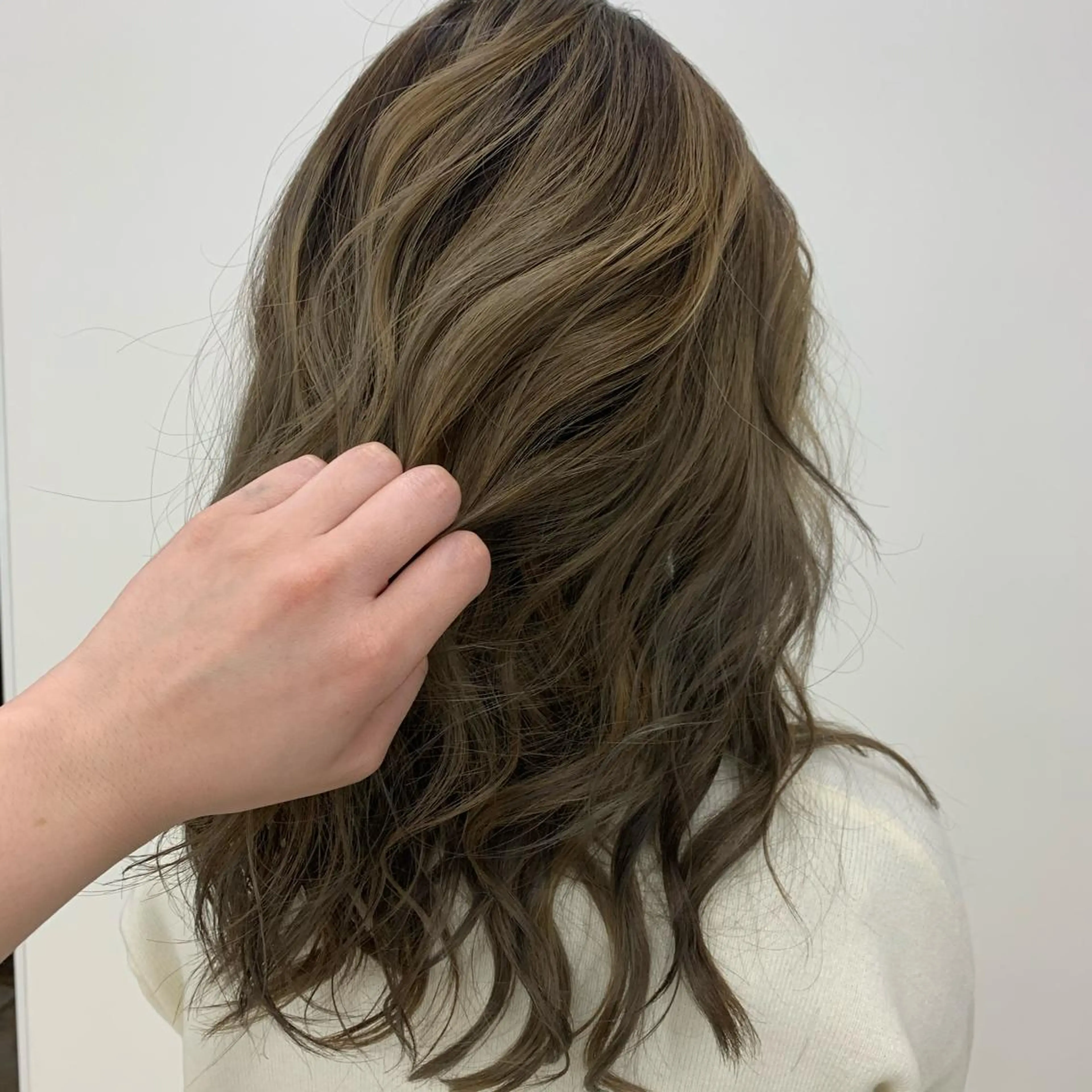 ミディアム レイヤーカット 心斎橋/海外レイヤー 募集中三好玲奈のヘアスタイル