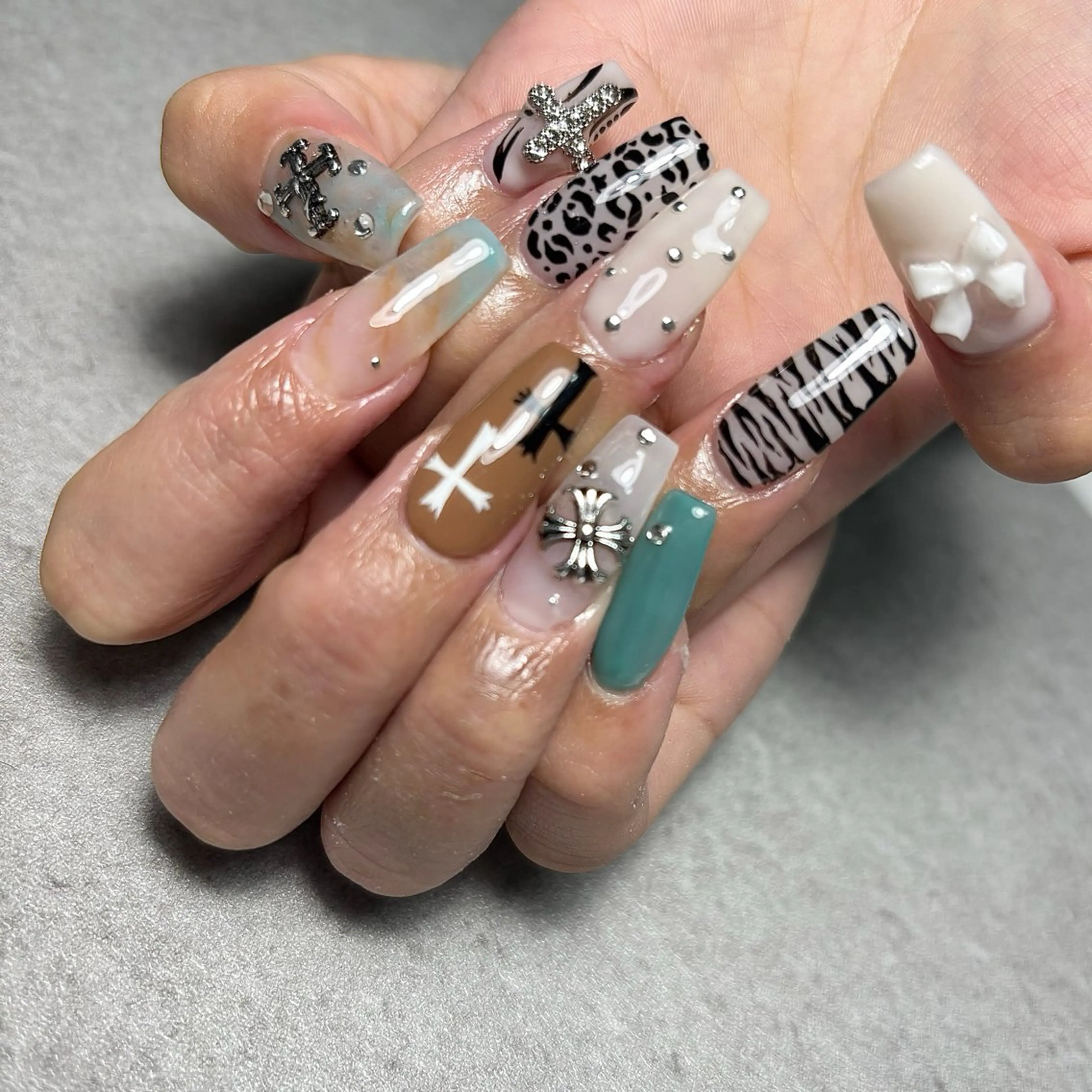 ネイル nail salon Ecrin所属・前島 稀歩のネイルデザイン