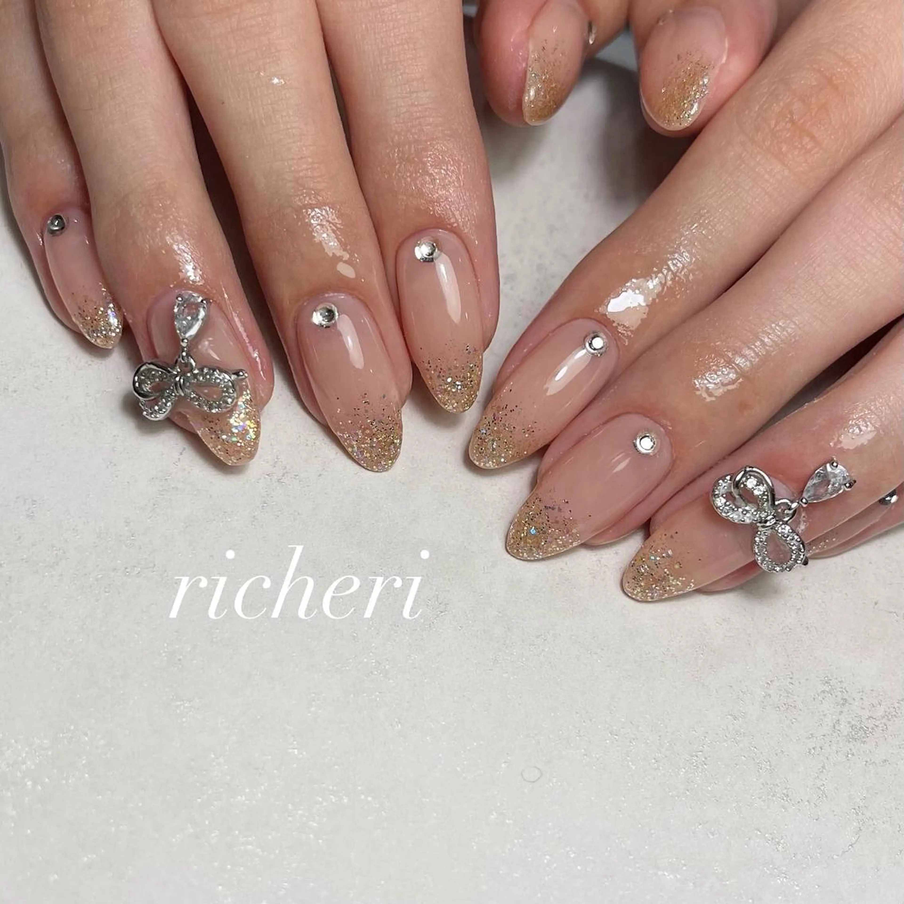 ミディアム ネイル 韓国風ヘア アートネイル フレンチネイル ジェルネイル ガラスフレンチ richeri beautyのエステ・リラクイメージ