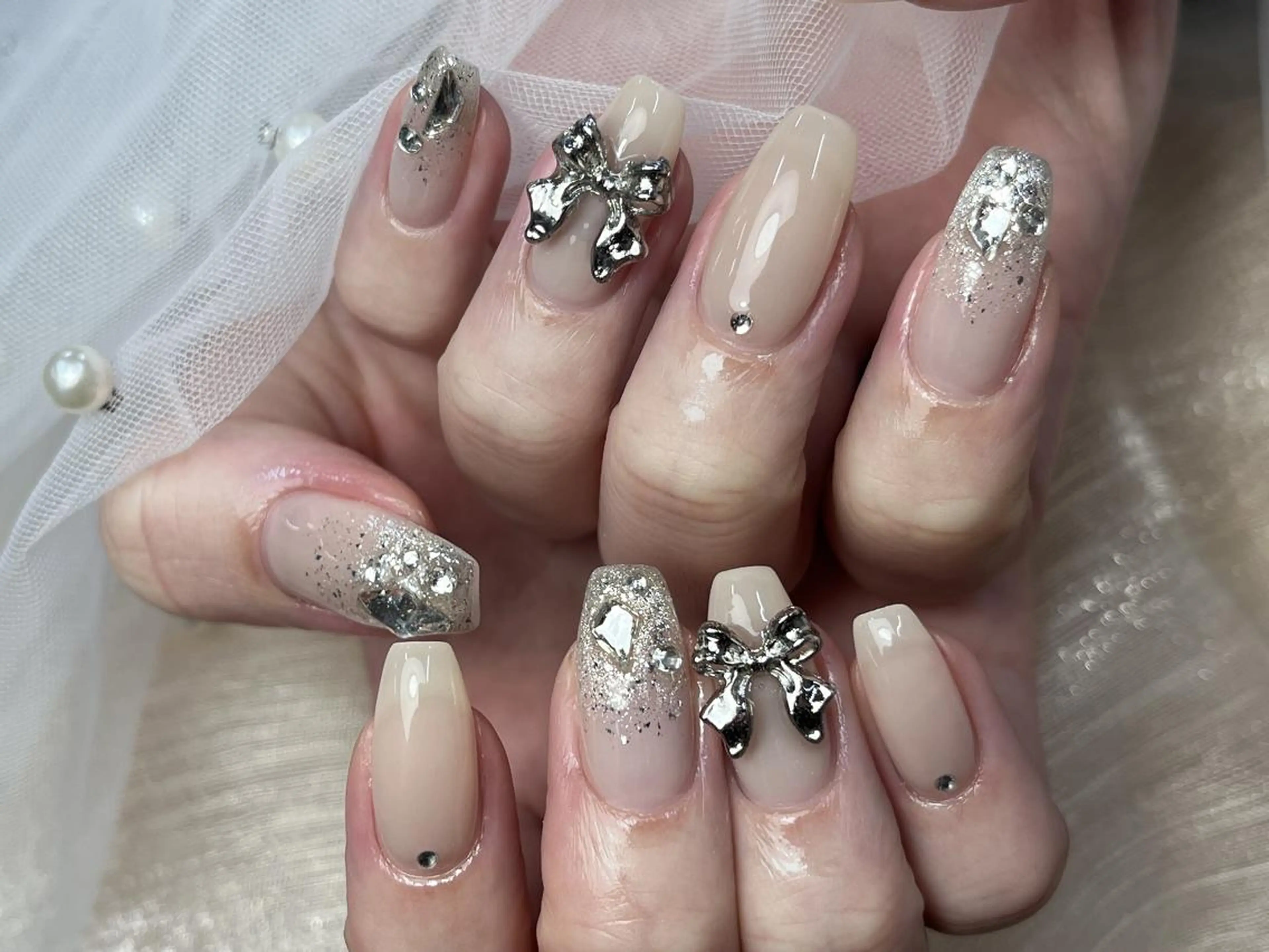 ネイル ゴージャス ラメ(グリッター) リボン シルバー ToliyDeliy Nail Salonのネイルデザイン