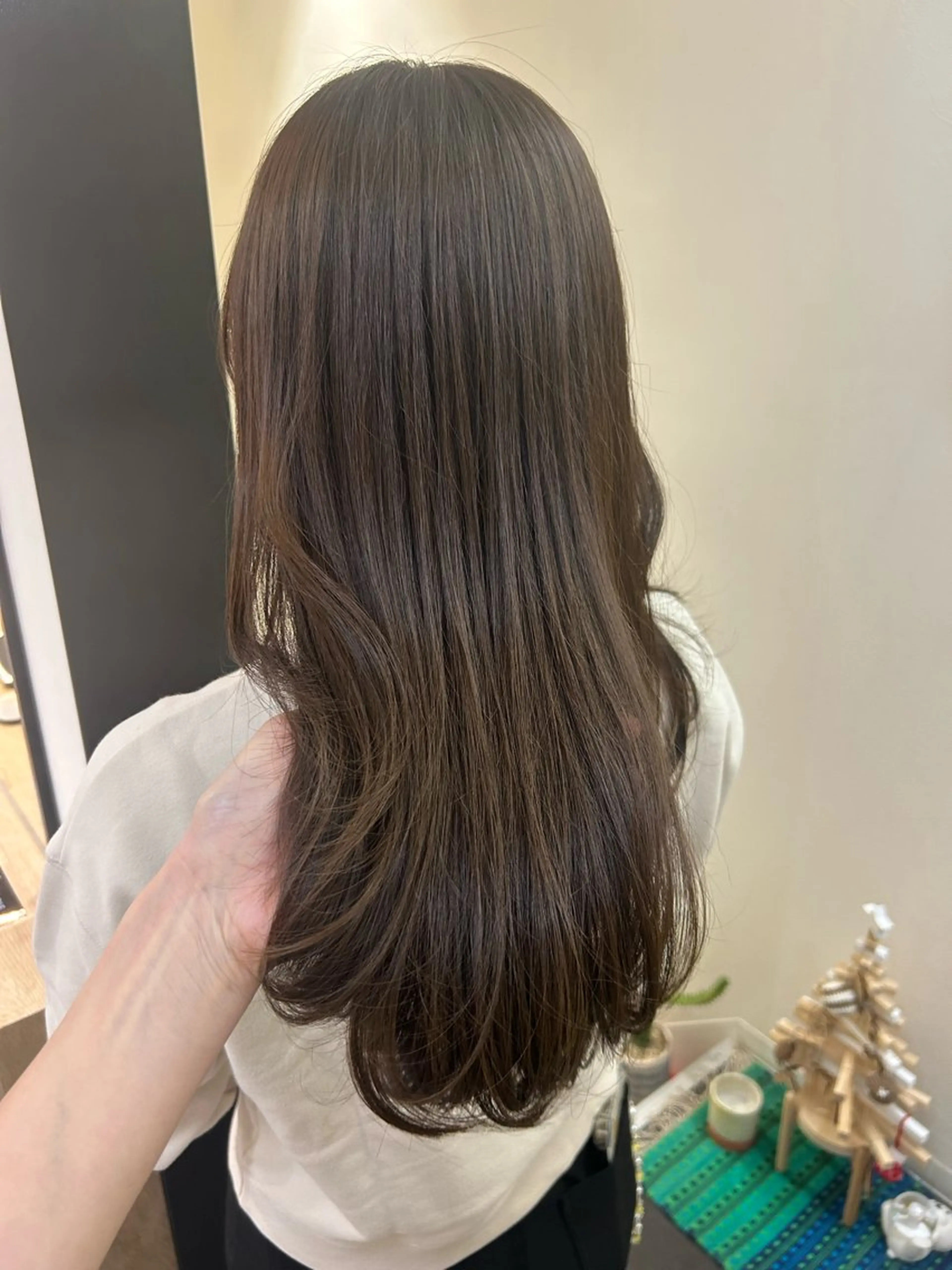 セミロング カラー 透明感カラー グレージュ hub hair レイヤー/透明感のヘアスタイル