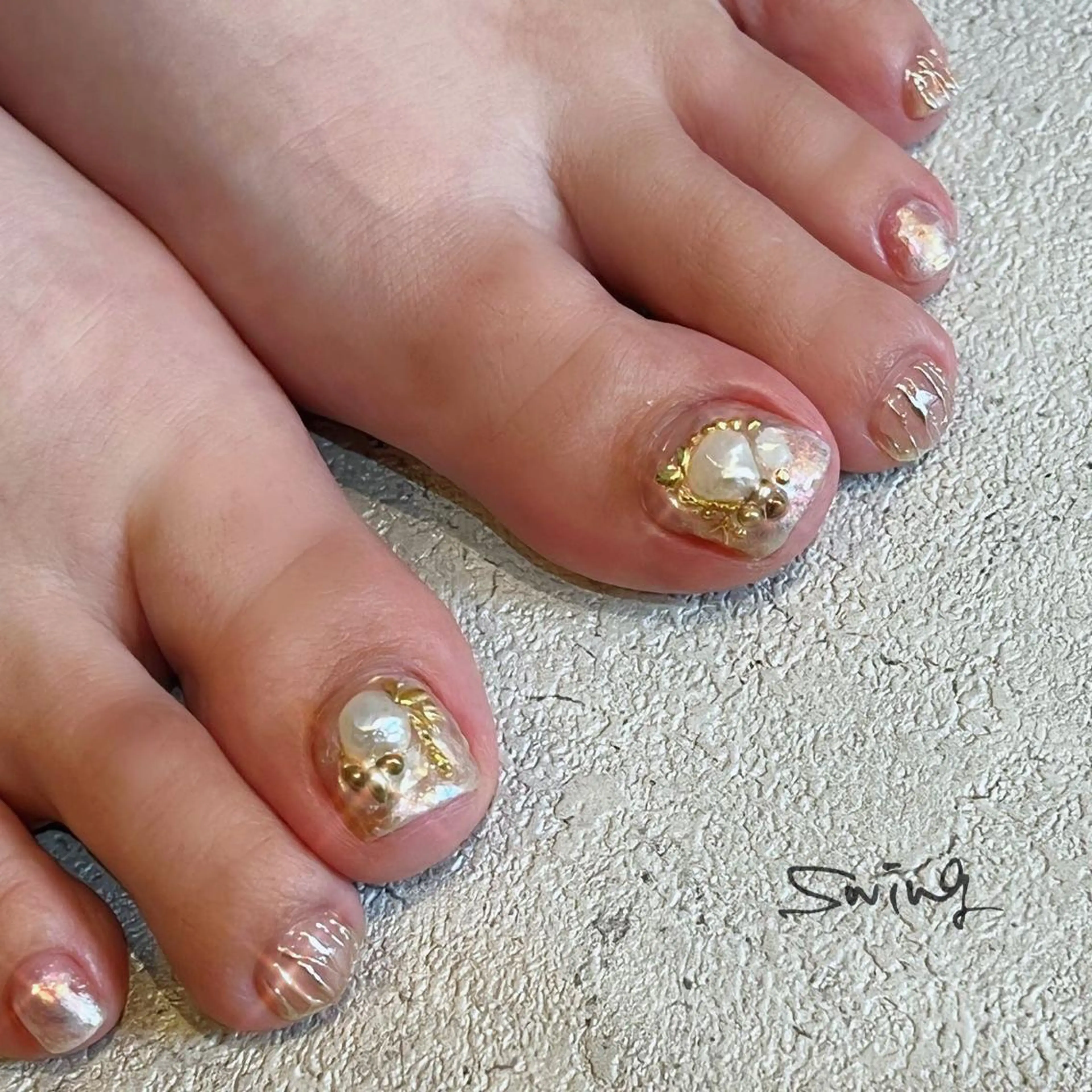 ネイル ゴージャス キラキラネイル フットネイル SWING Nail Salon所属・Yoshida Takakoのネイルデザイン