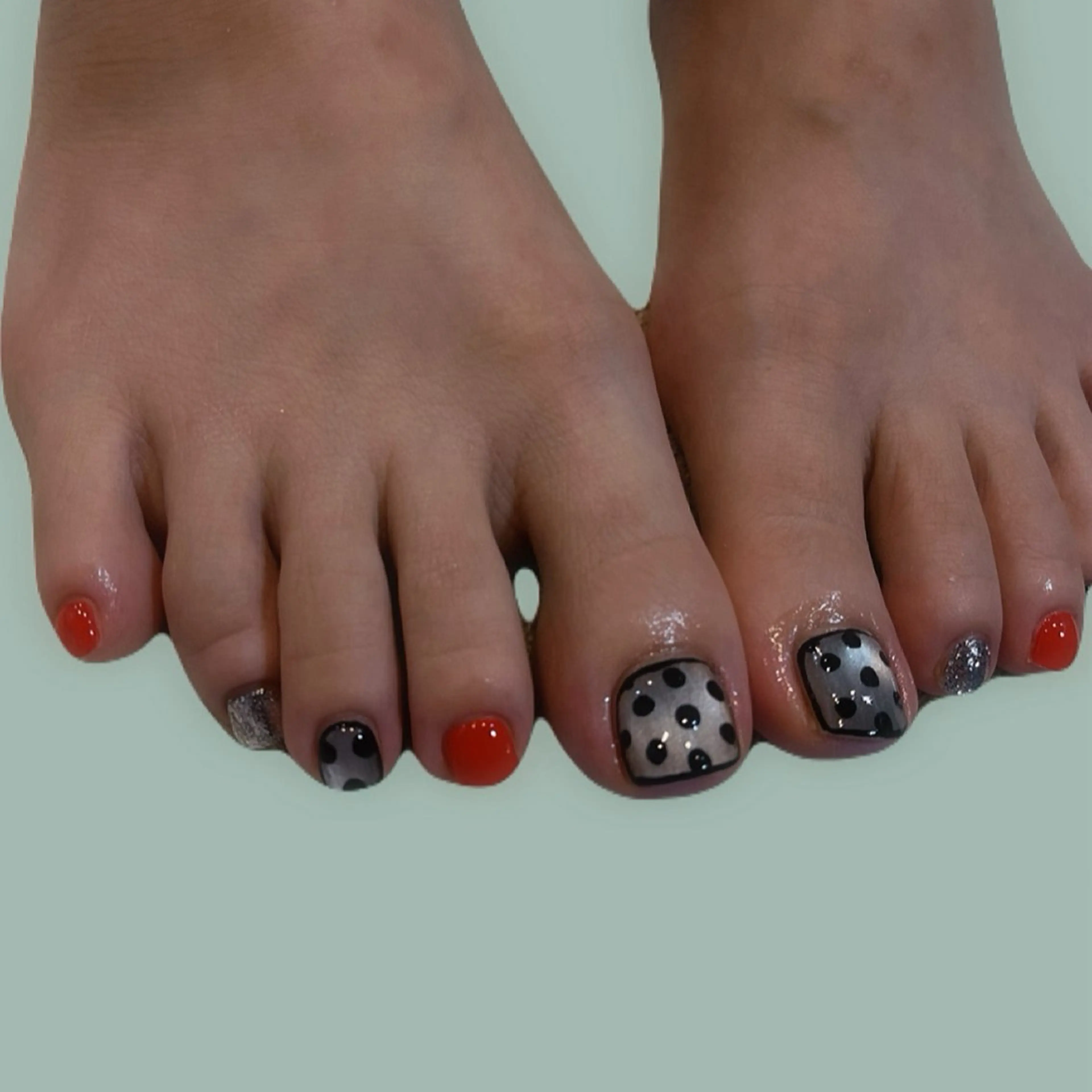ネイル ドット フットネイル ネイルハウス✴︎ふたご座所属・ネイルハウスふたご座 Natsumiのネイルデザイン