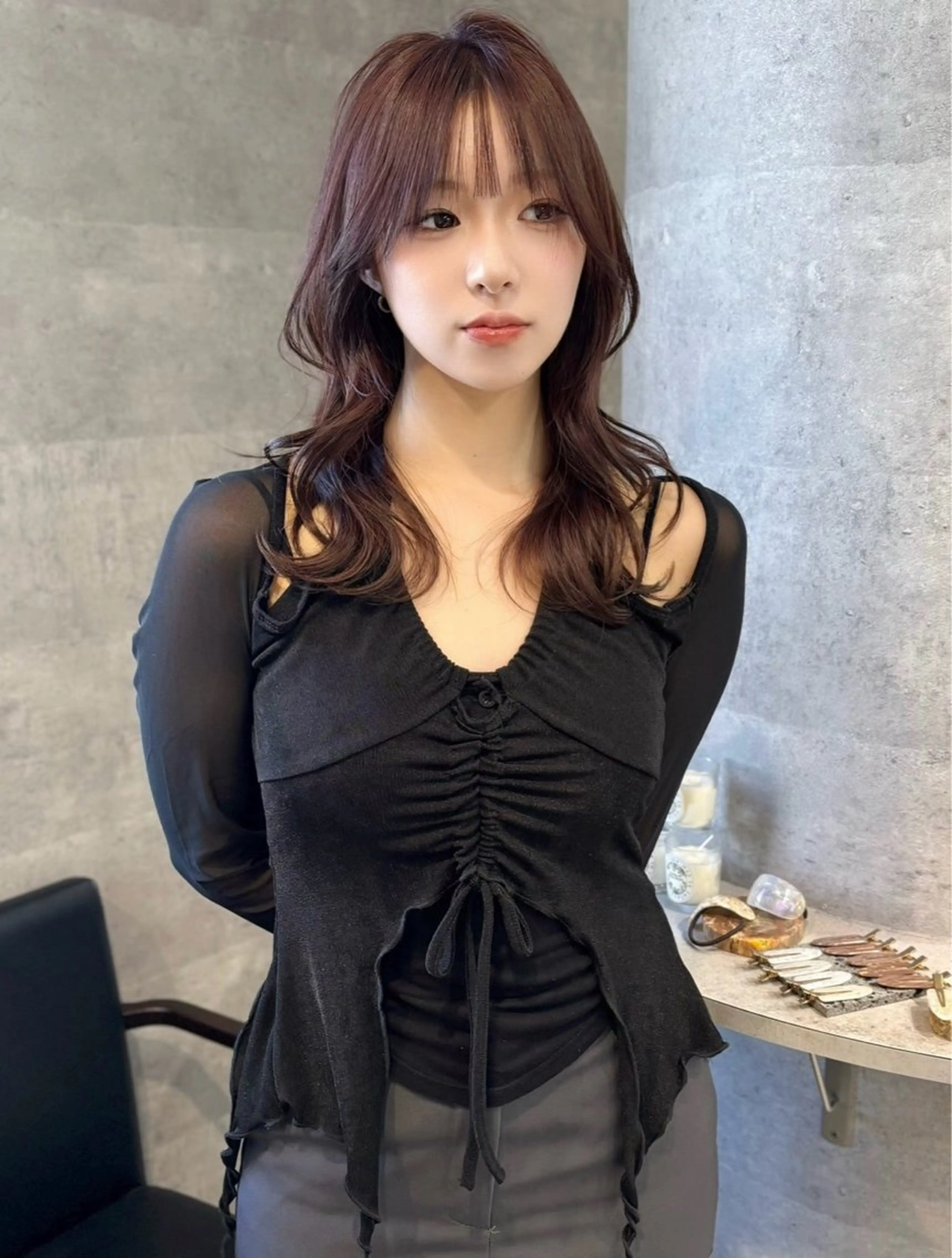 ミディアム くびれヘア ハッシュカット 韓国風ヘア レイヤーカット シースルーバング カット ヘアカラー トリートメント 新宿/韓国レイヤー/ 顔まわり/メンズヘアのヘアスタイル