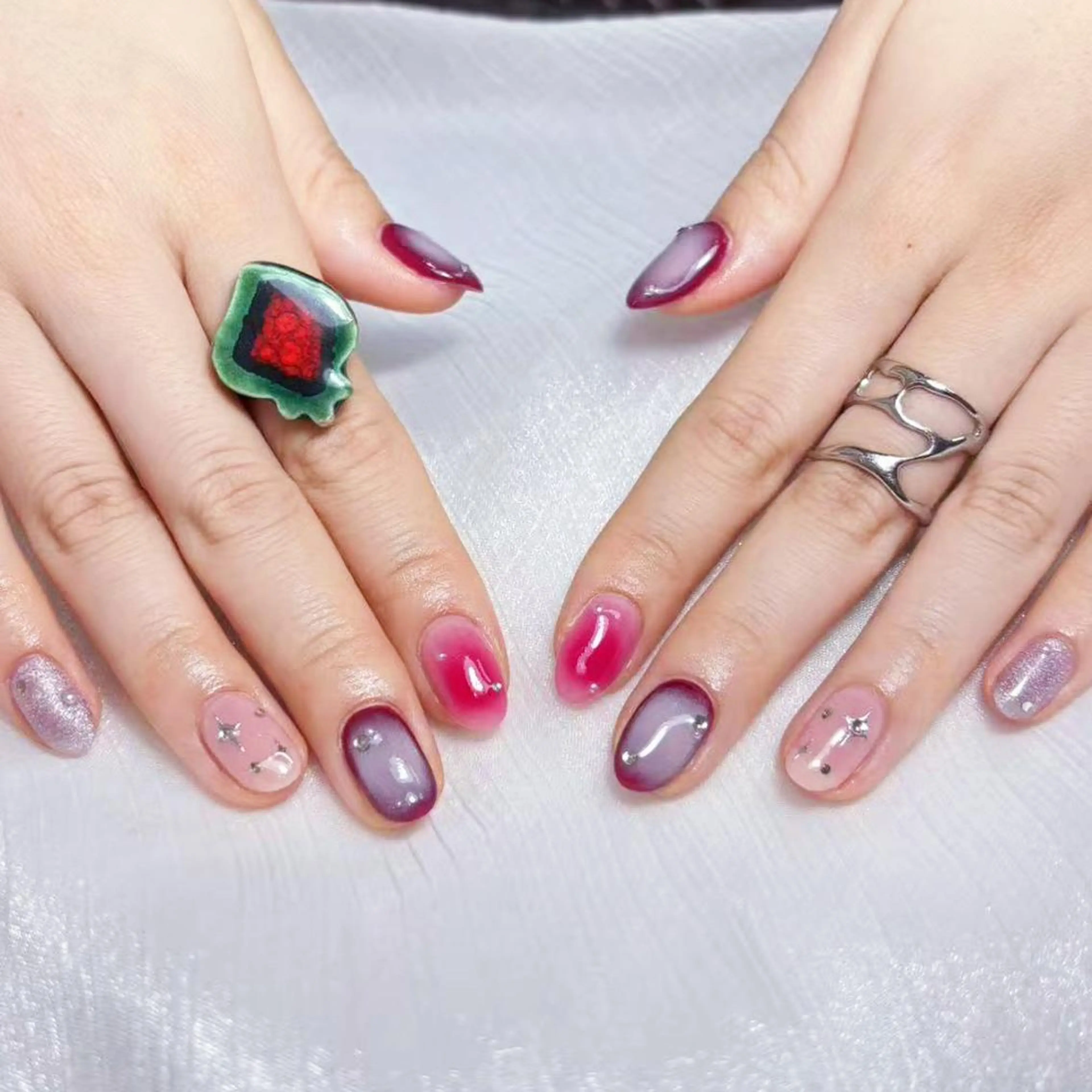 ネイル アートネイル オーロラネイル ガーリー キラキラネイル 韓国ネイル ハンドネイル DIAMOND 💅のネイルデザイン