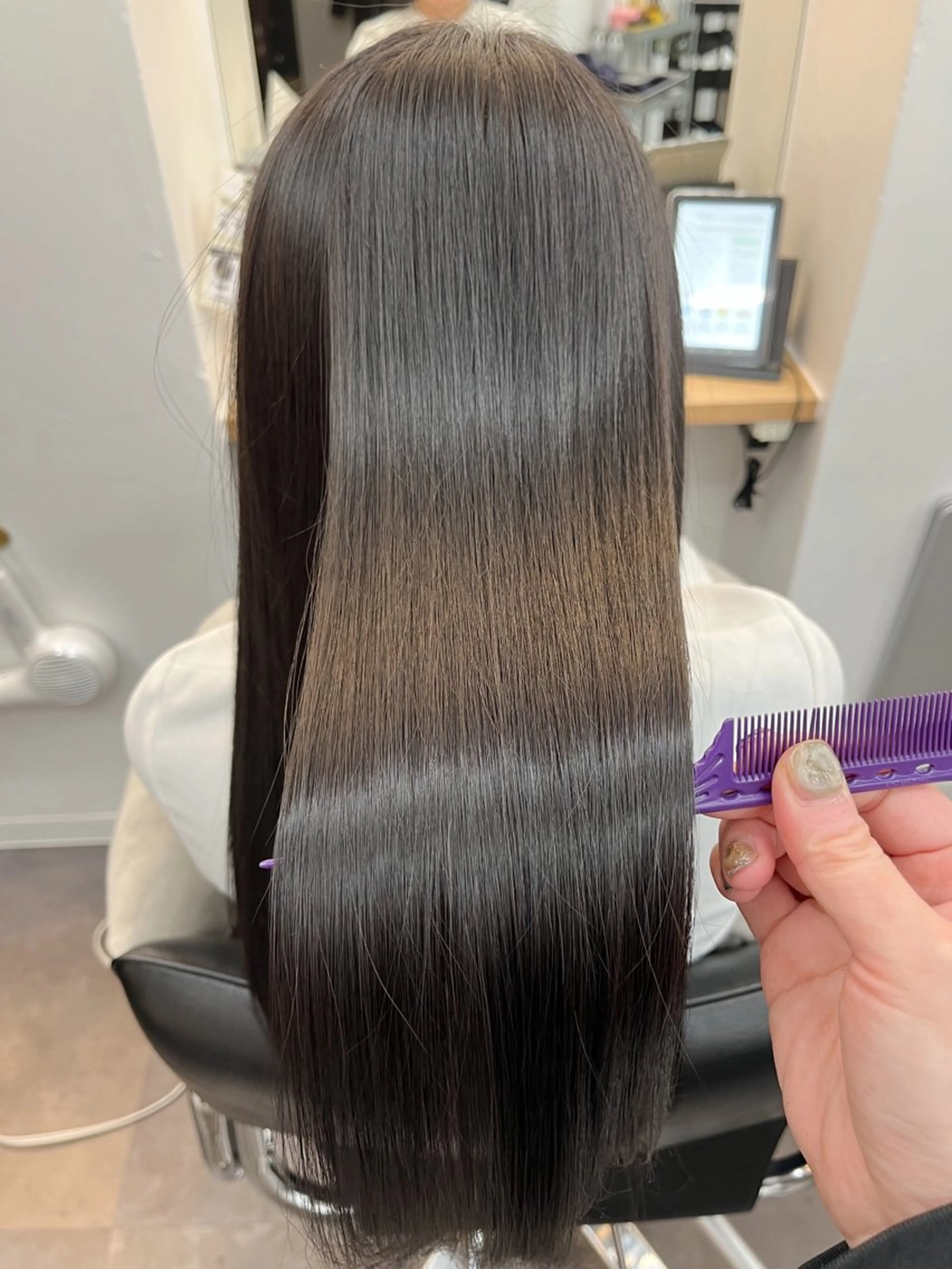 ロング カラー 髪質改善 トリートメント mai🐷髪質改善 🖤透ける暗髪🖤のヘアスタイル