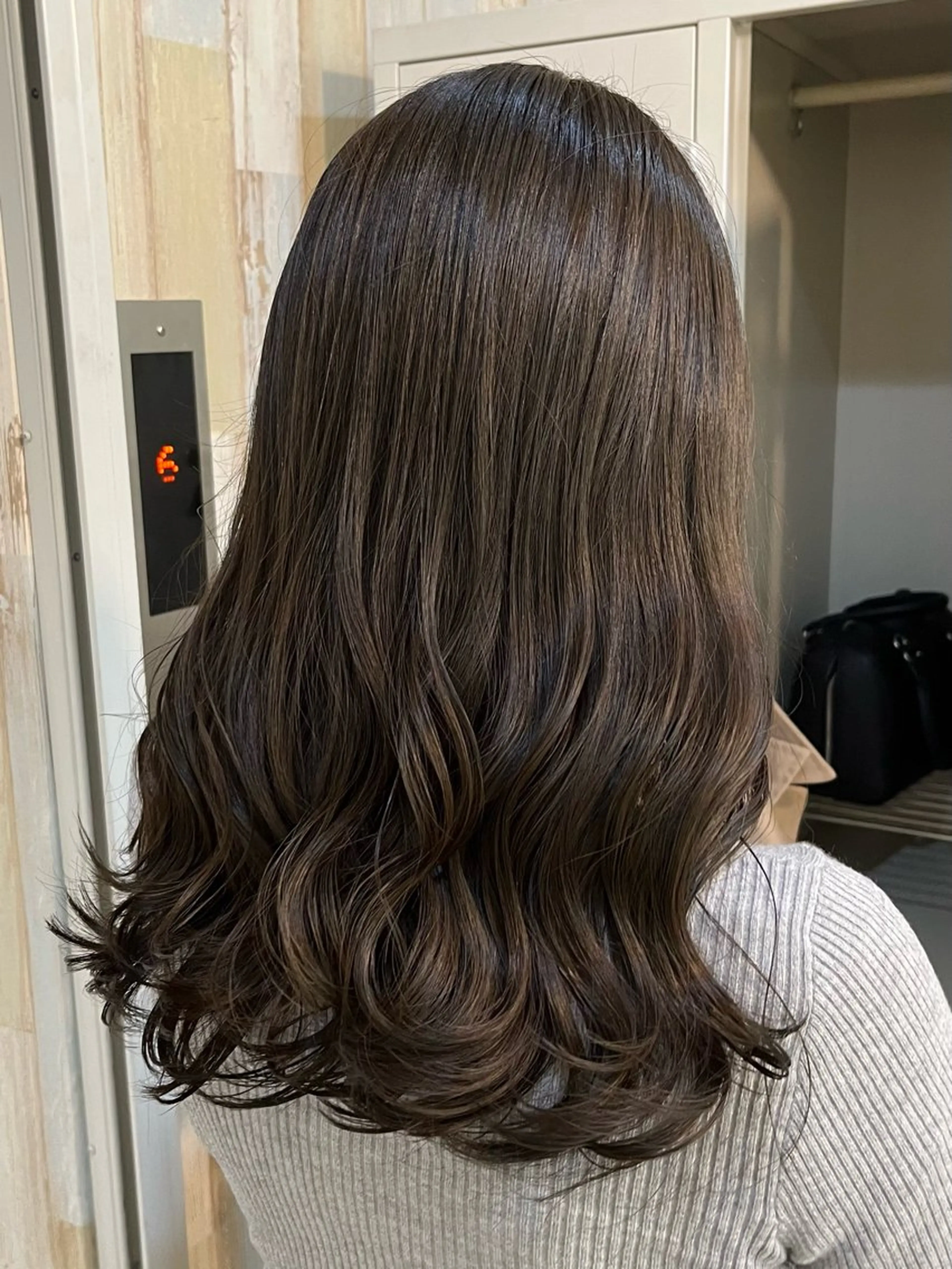 セミロング カラー ブリーチ ブラウンカラー ブリーチなしカラー オリーブブラウン カット ヘアカラー トリートメント 🦋レイヤー職人 猪瀬玲奈🦋のヘアスタイル