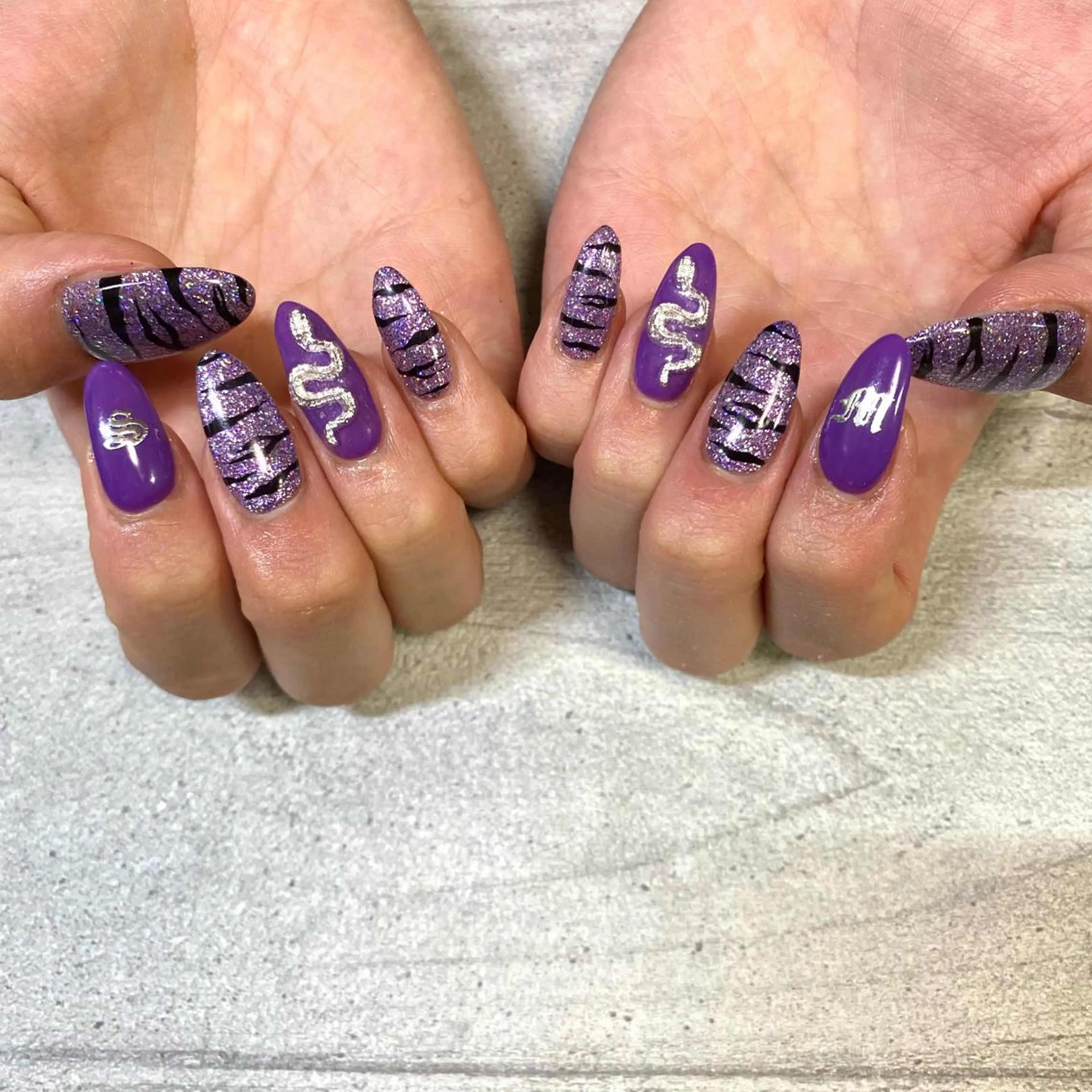 セミロング カラー パーマ ヘアアレンジ メンズ キッズ ネイル マツエク・マツパ アイブロウ ラメ(グリッター) 今福鶴見ネイル 8(ｴｲﾄ)のネイルデザイン