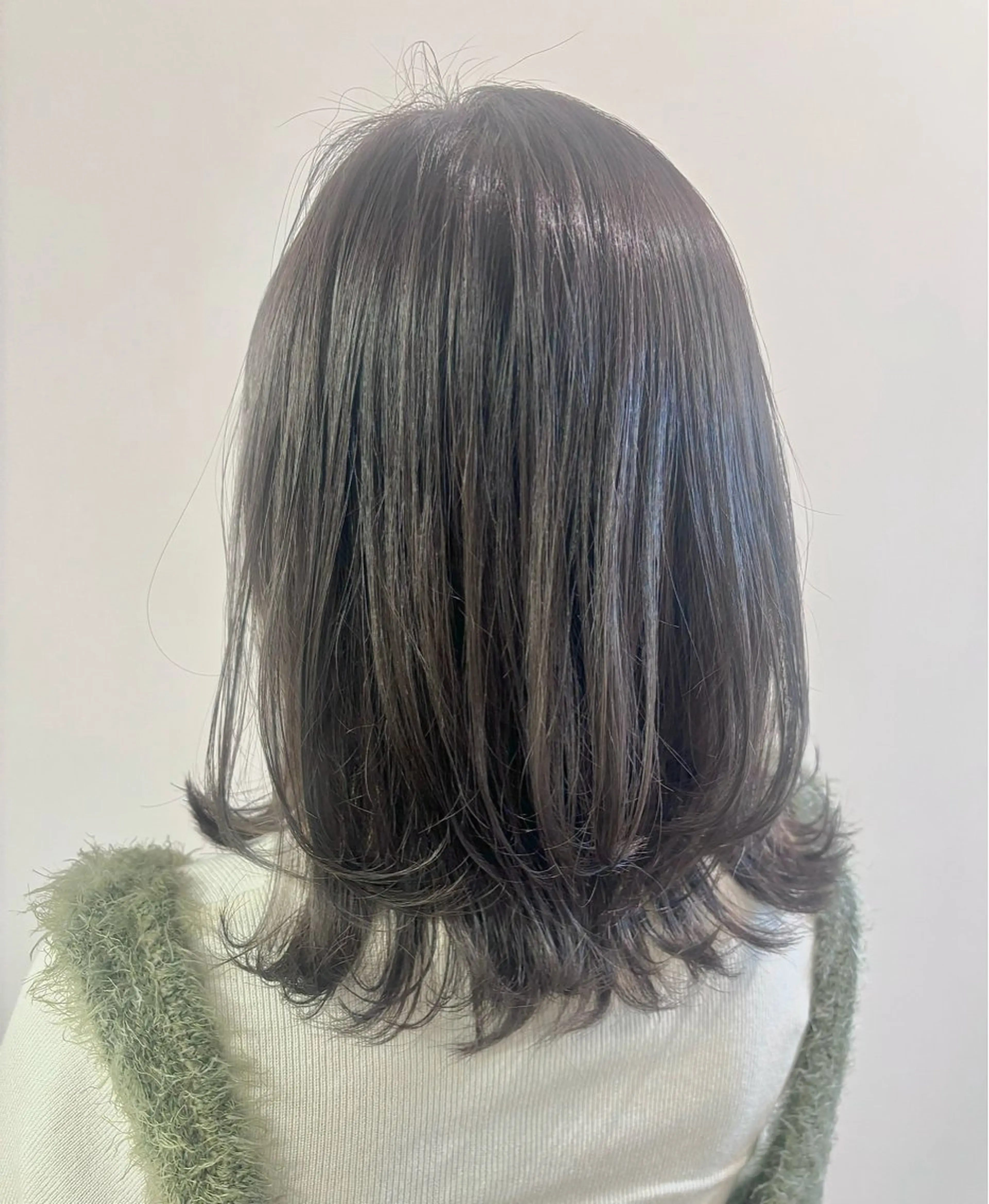 ミディアム カラー 古川 琴美のヘアスタイル