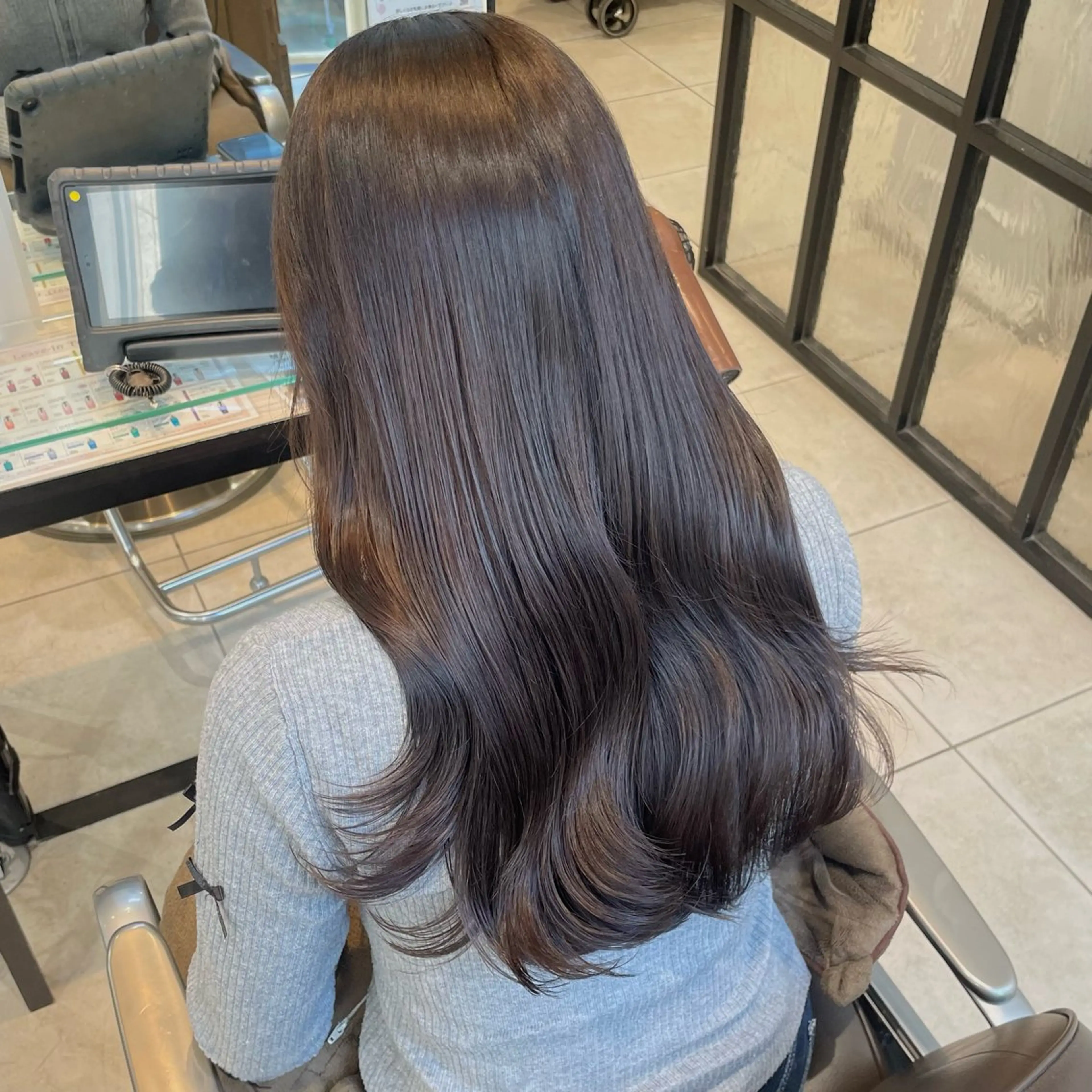 ロング 🩶赤み消しカラー 🐈‍⬛荻野美思🐾のヘアスタイル