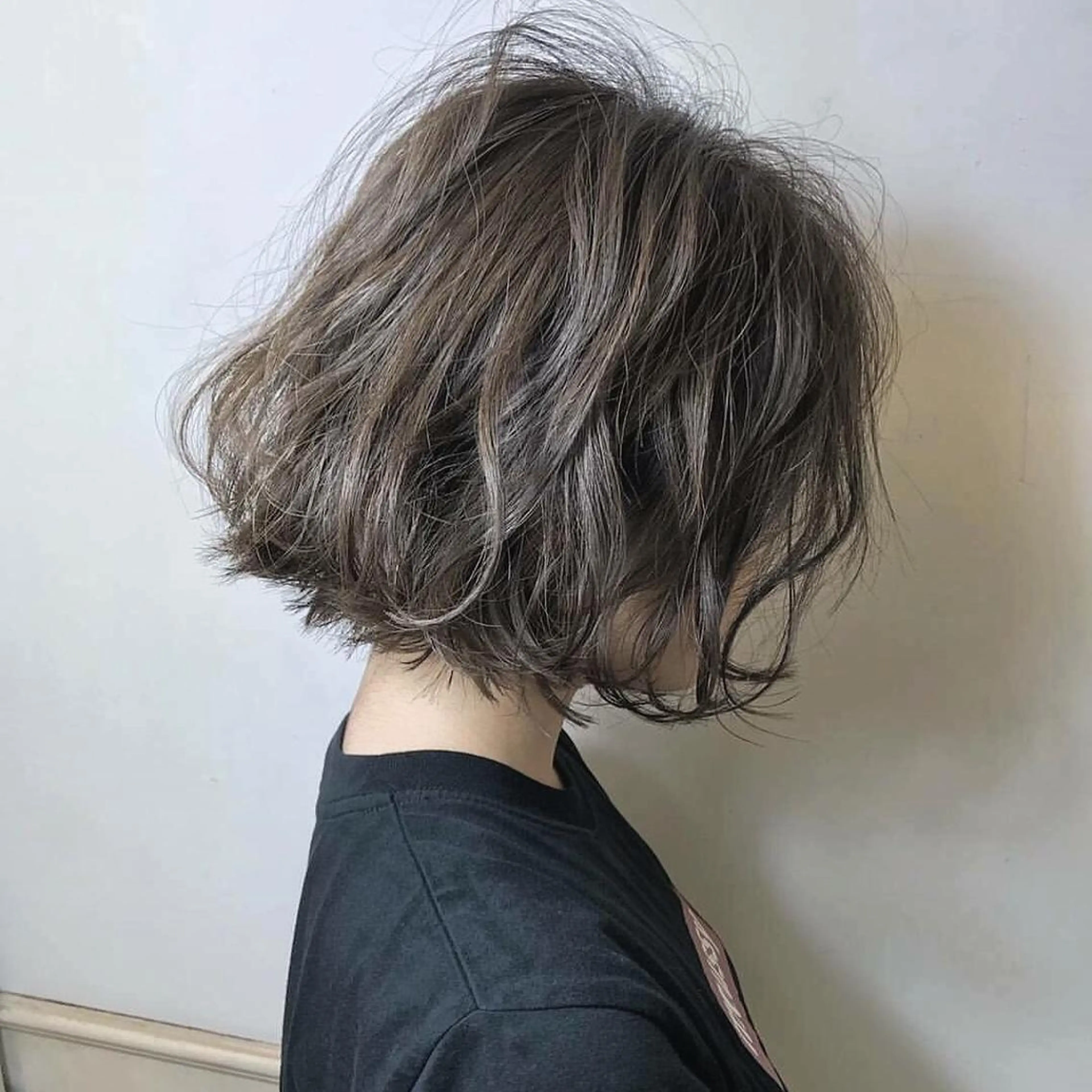 ミディアム カラー ブリーチ 透明感カラー 岸 保奈美のヘアスタイル