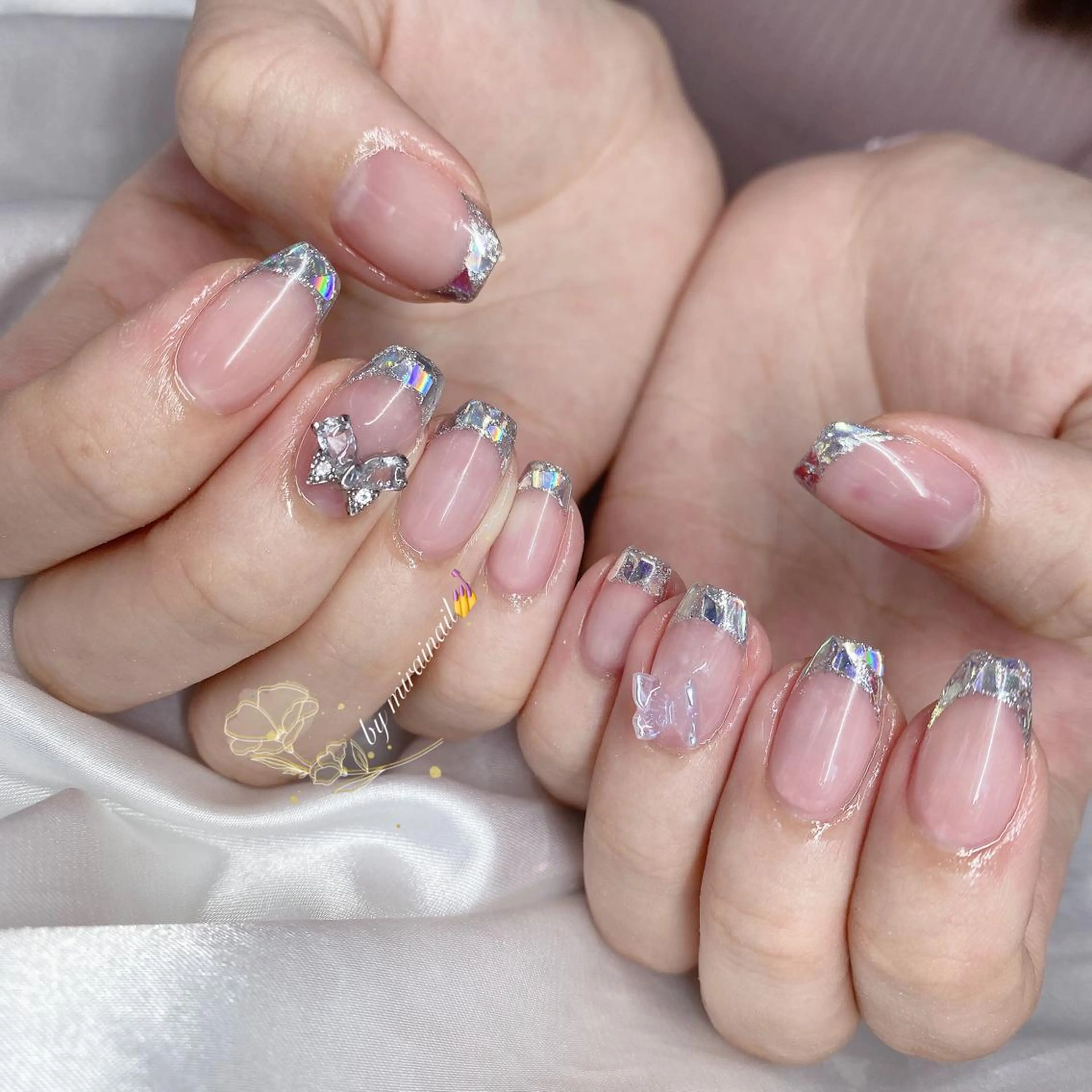 ネイル フレンチネイル ガラスフレンチ ネイルサロン 9Carats神田のネイルデザイン