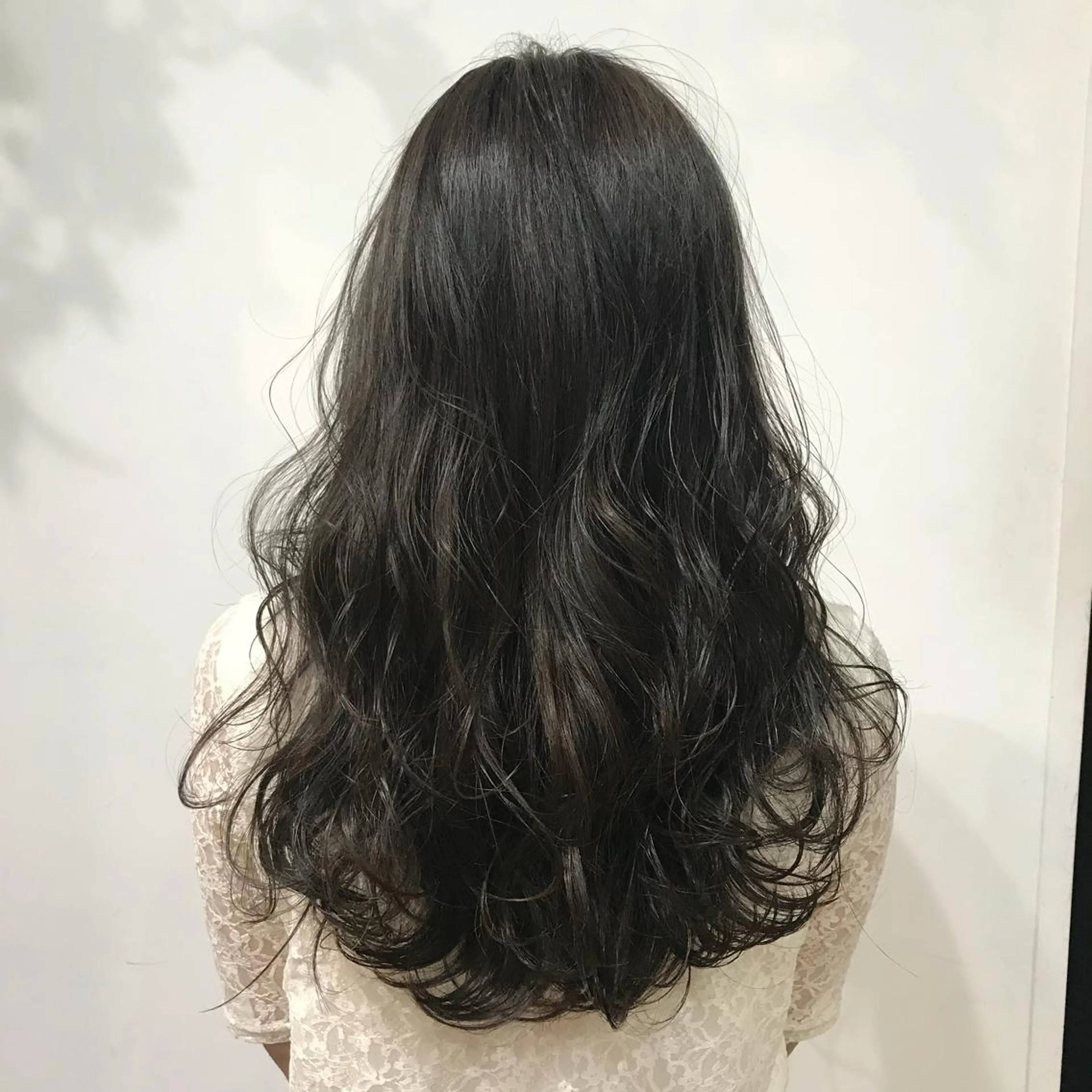 ロング カラー ブルーカラー ブルーグレー ブルーグレージュ グレージュ ヘアカラー トリートメント レイヤー/顔周り /AKARIのヘアスタイル