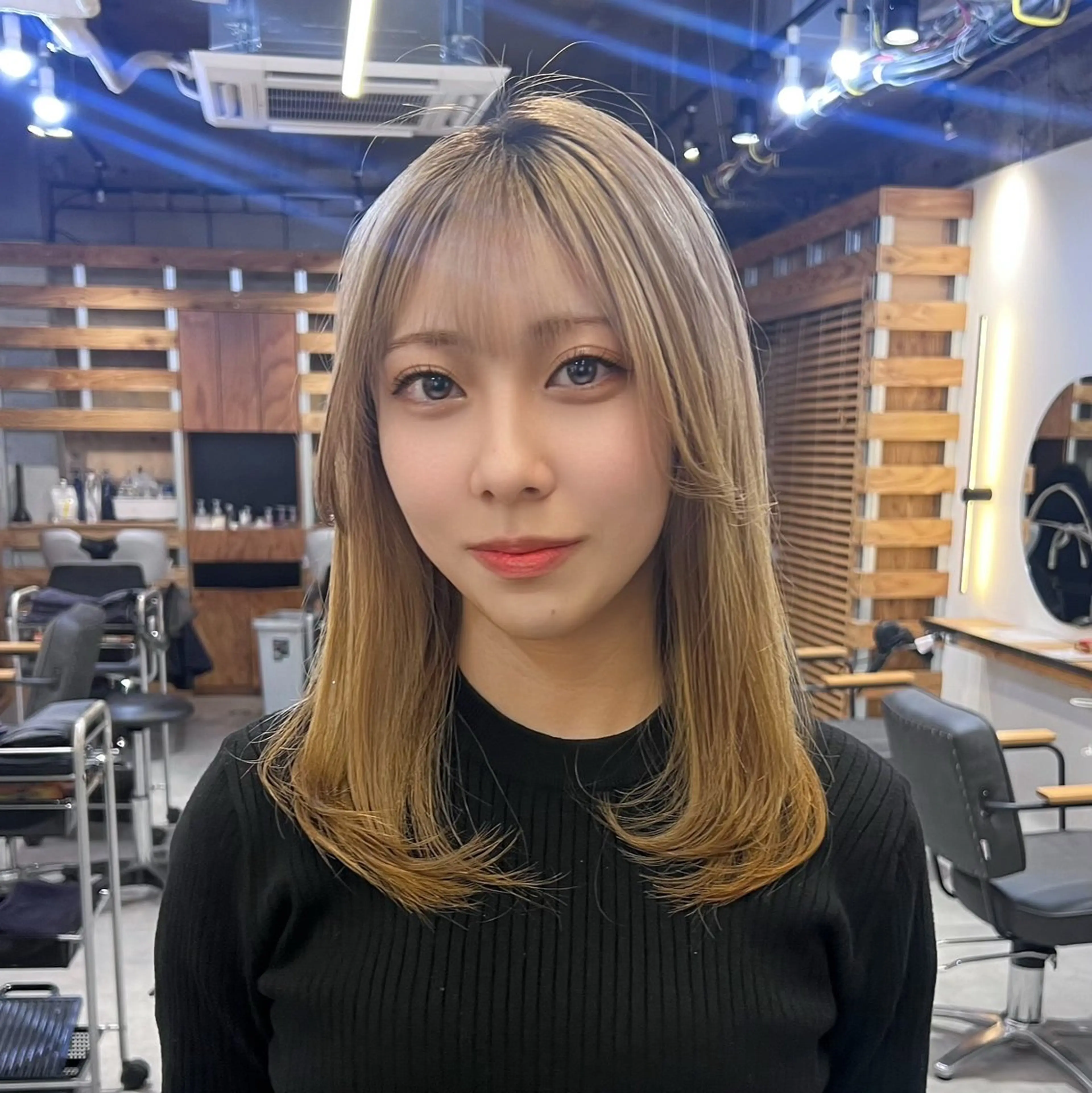 セミロング カラー パーマ ベージュカラー 黒髪 ブルーカラー ブルーブラック ブラウンカラー カット 縮毛矯正 トリートメント ブリーチなし/ ベージュ/akiraのヘアスタイル