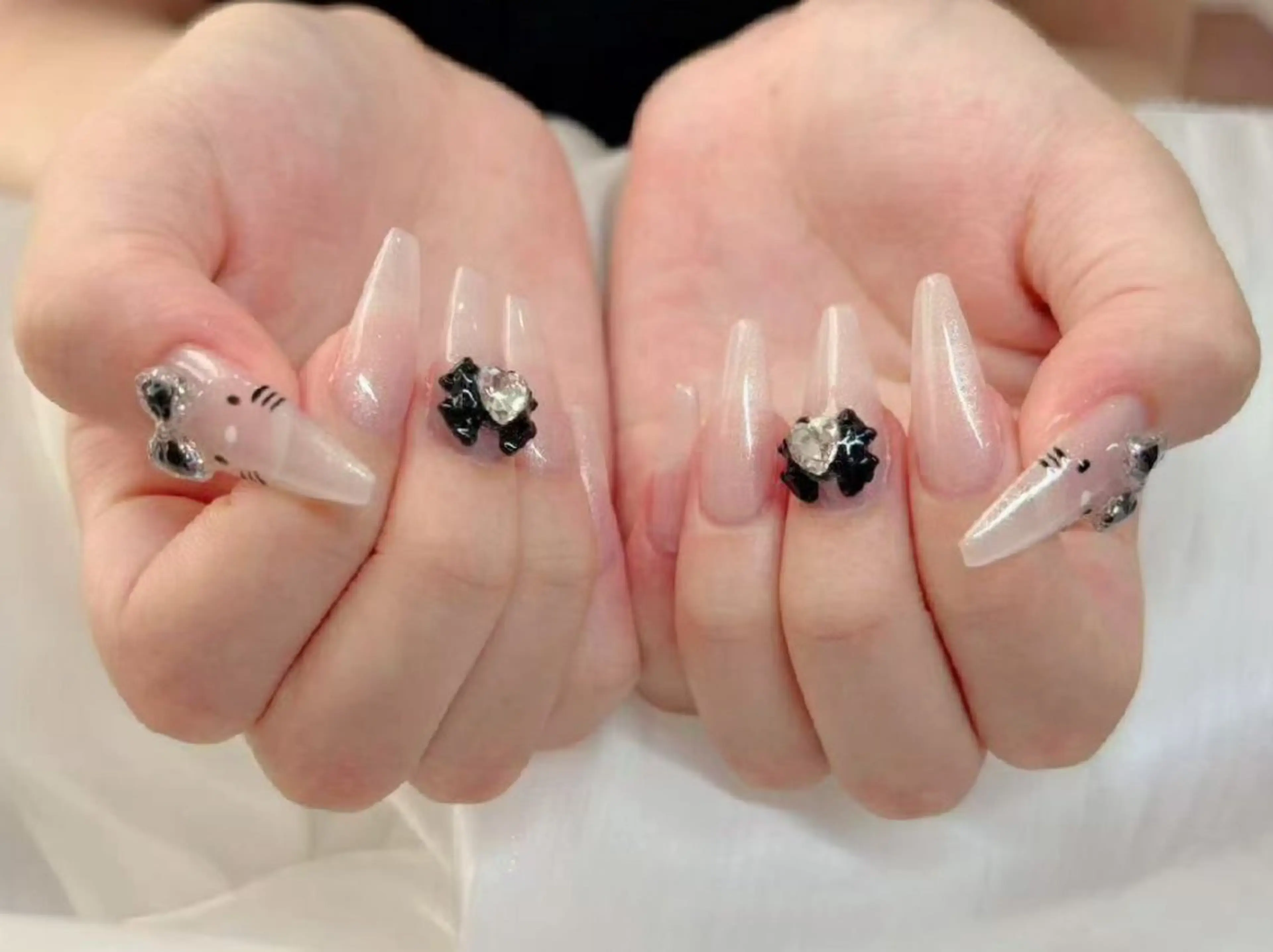 ネイル フットネイル フレンチネイル ジェルネイル ガラスフレンチ 韓国ネイル ハンドネイル ハンドケア 当日予約可能💜 アキラのその他イメージ