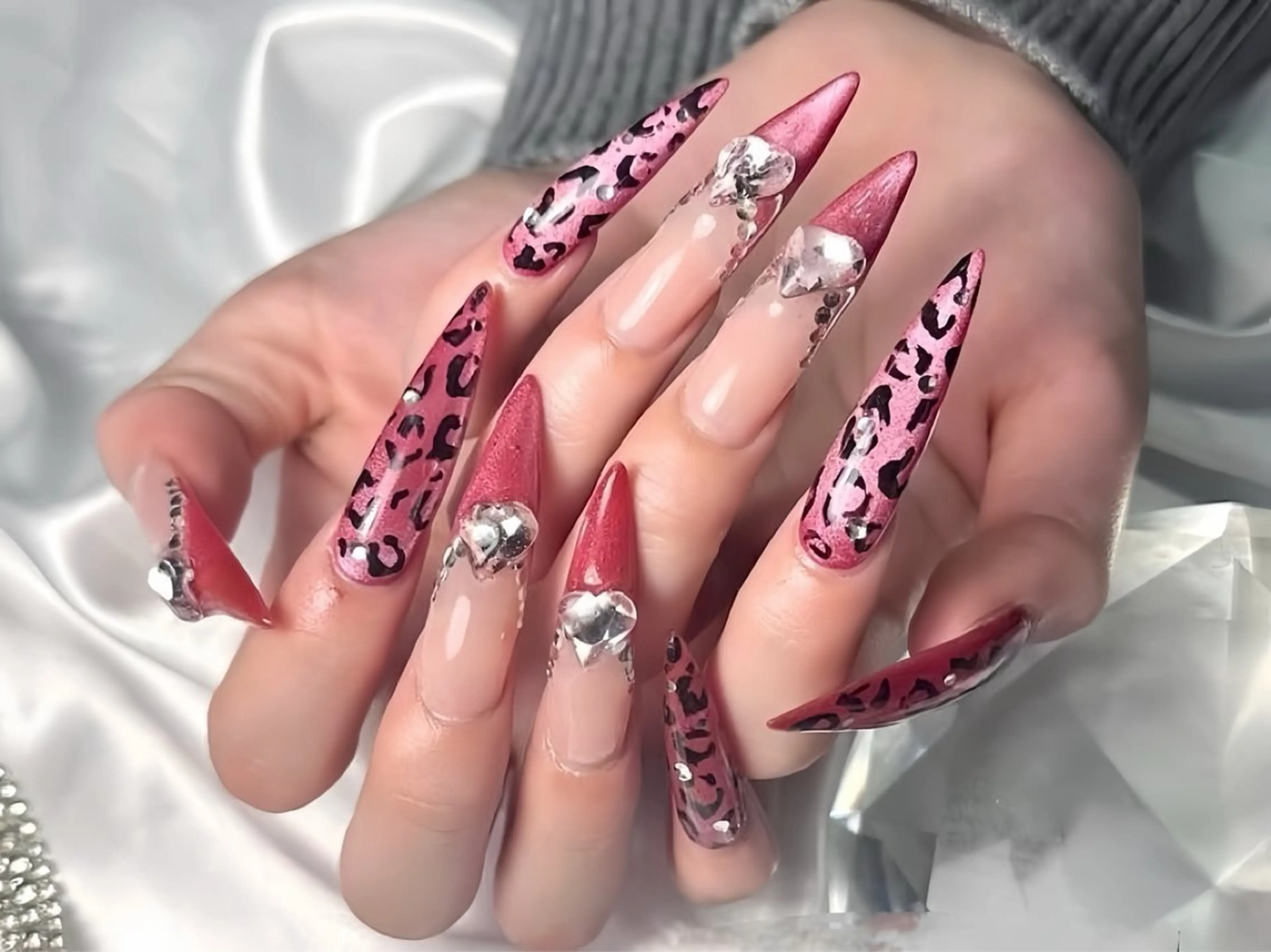 ネイル チークネイル フレンチネイル ガラスフレンチ グラデーション キラキラネイル Rin Nail 新大久保店のネイルデザイン