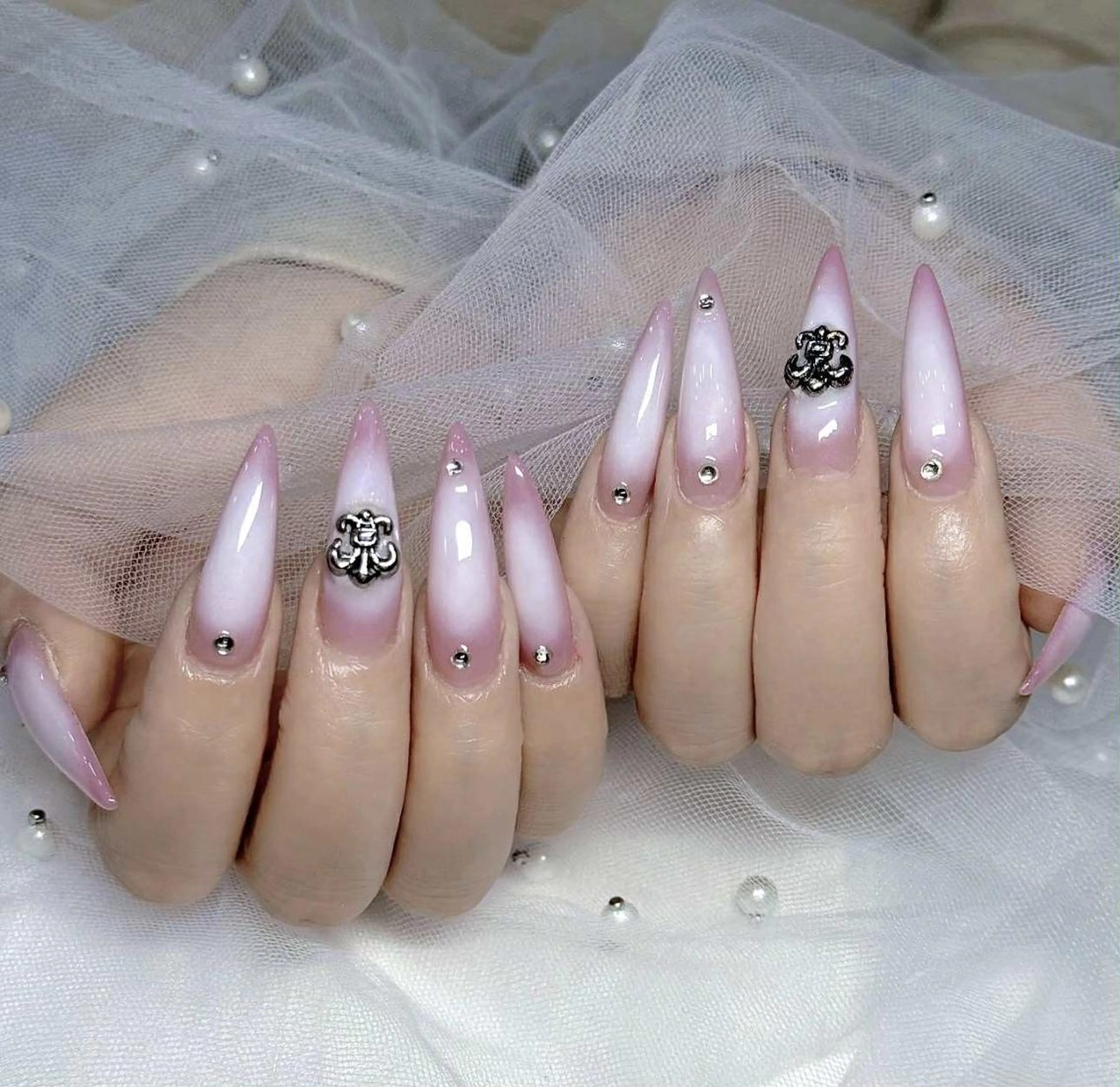 ロング 韓国風ヘア ハンドネイル Bling Salonのネイルデザイン