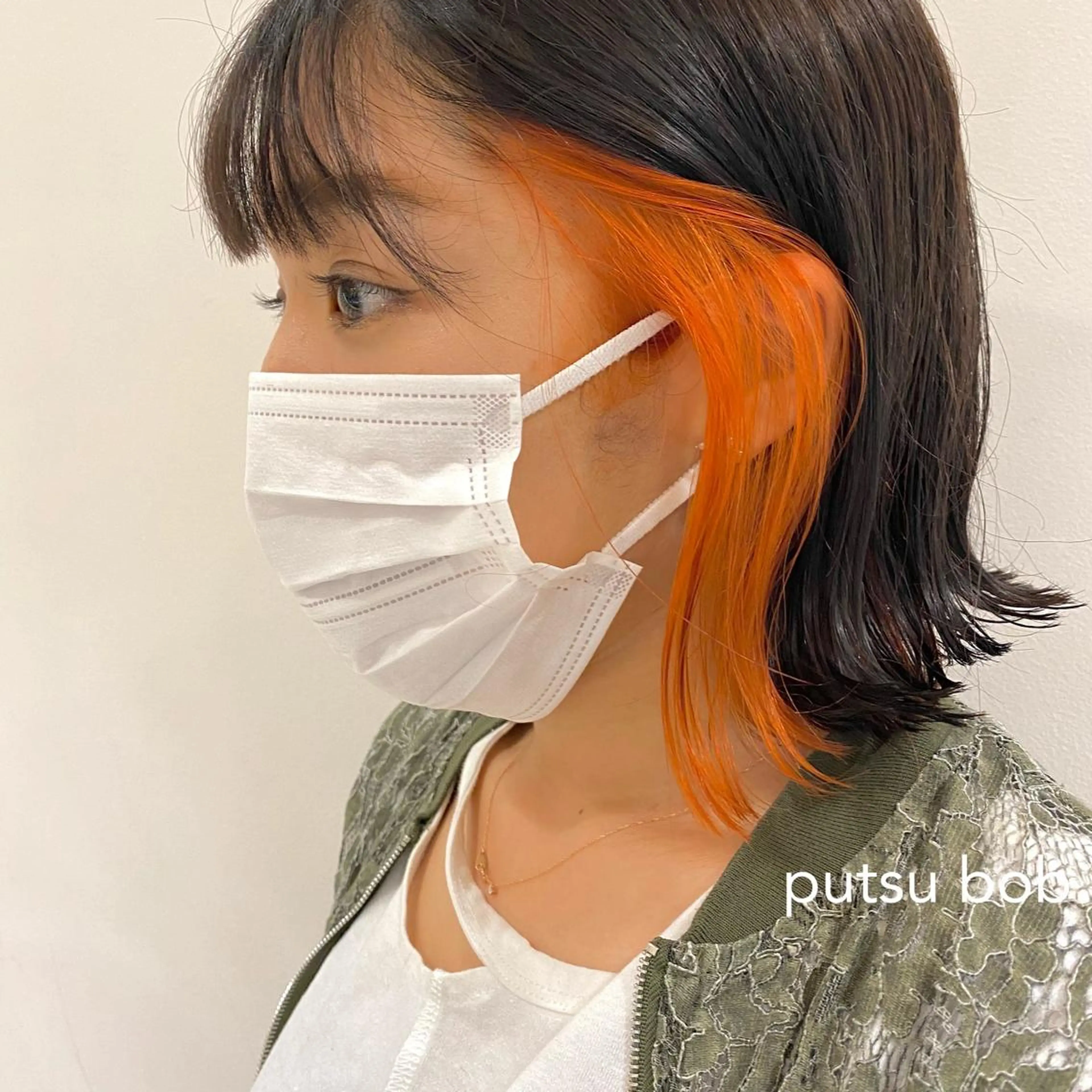 ショート カラー 切りっぱなしボブ インナーカラー ボブ センターパート/ 暖色カラーayuのヘアスタイル