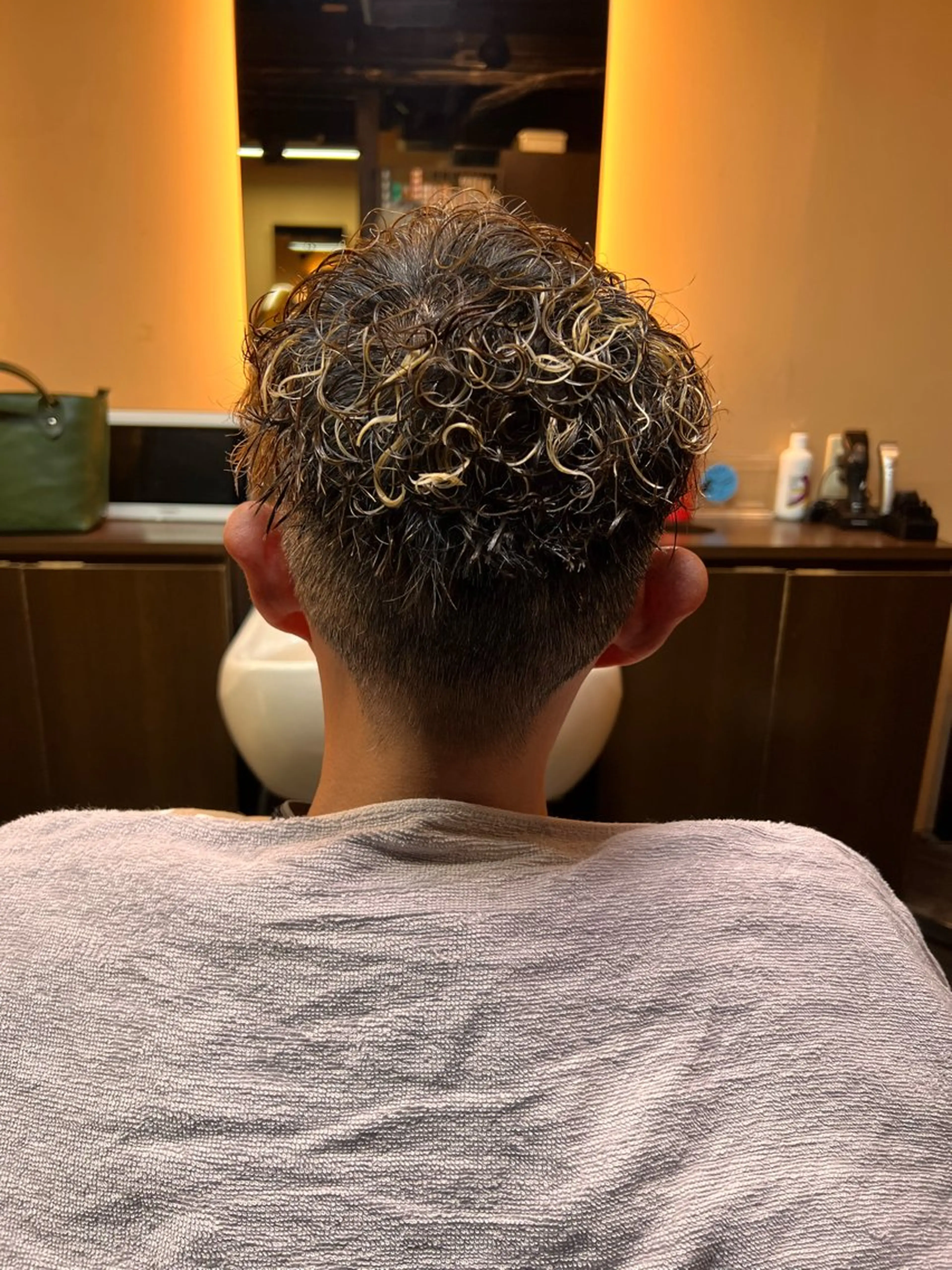 パーマ メンズ フェードカット メンズパーマ 刈り上げ カット パーマ 澤田 大輝のヘアスタイル