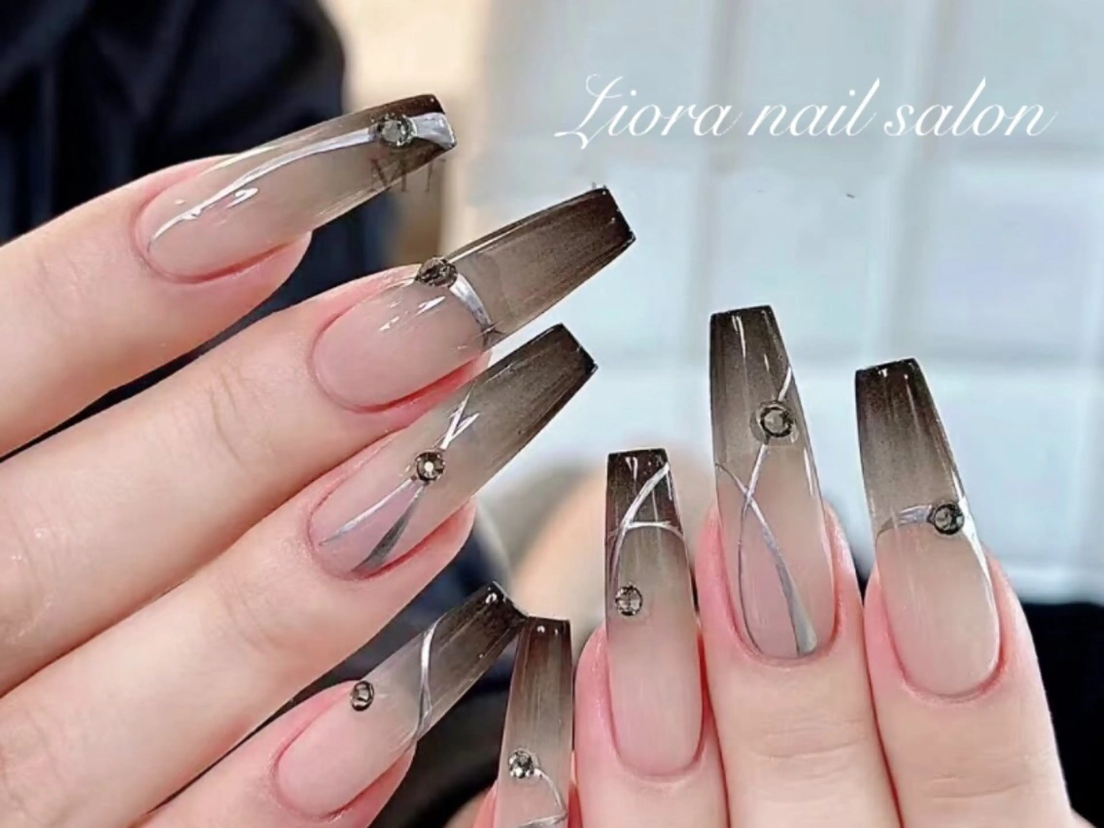 ネイル フレンチネイル ジェルネイル ガーリー グラデーション キラキラネイル ハンドネイル Liora nail 1のネイルデザイン