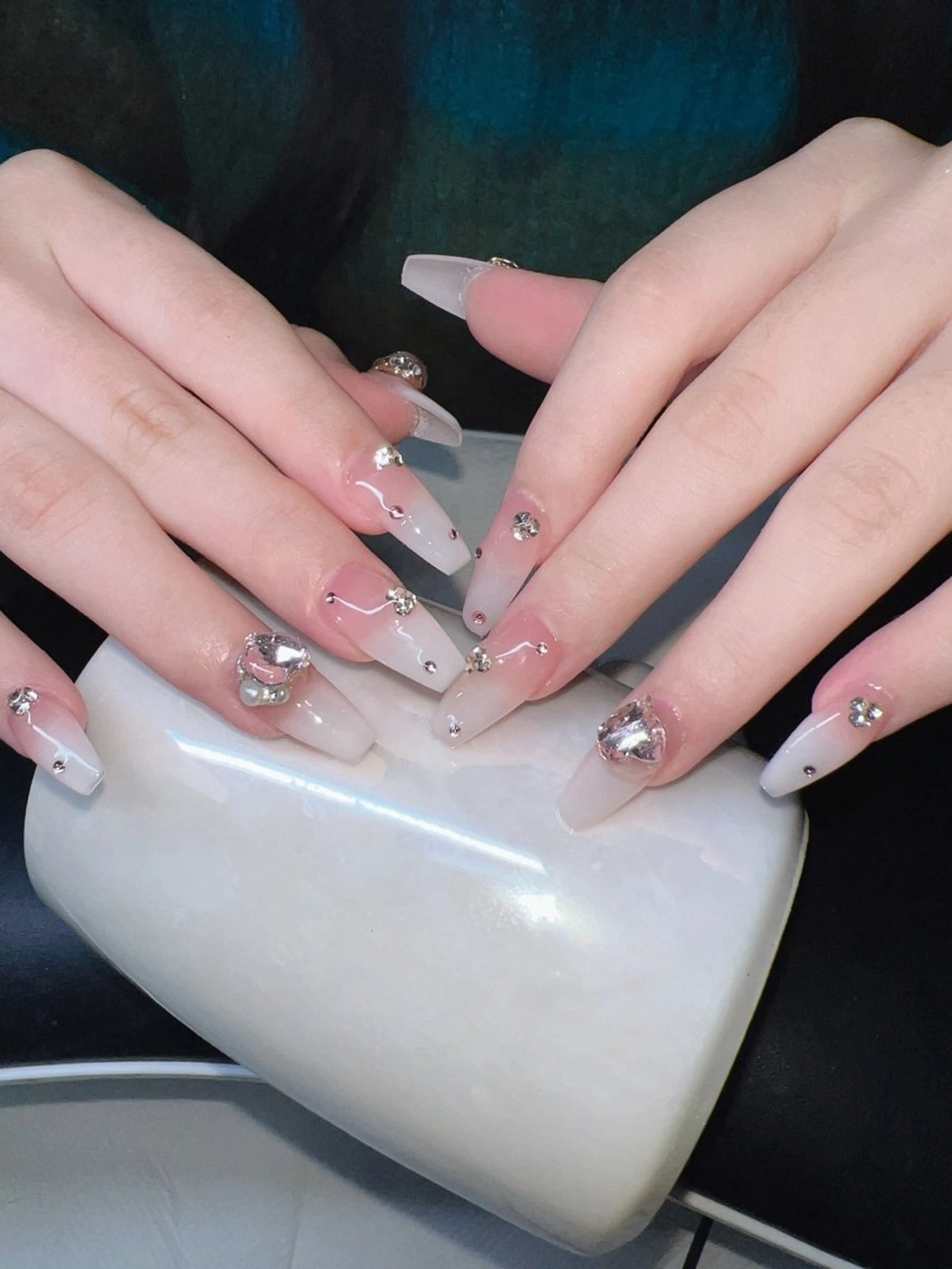 ネイル オーロラネイル チークネイル 長さ出し フットネイル フレンチネイル ハンドネイル Lee Nailsのネイルデザイン