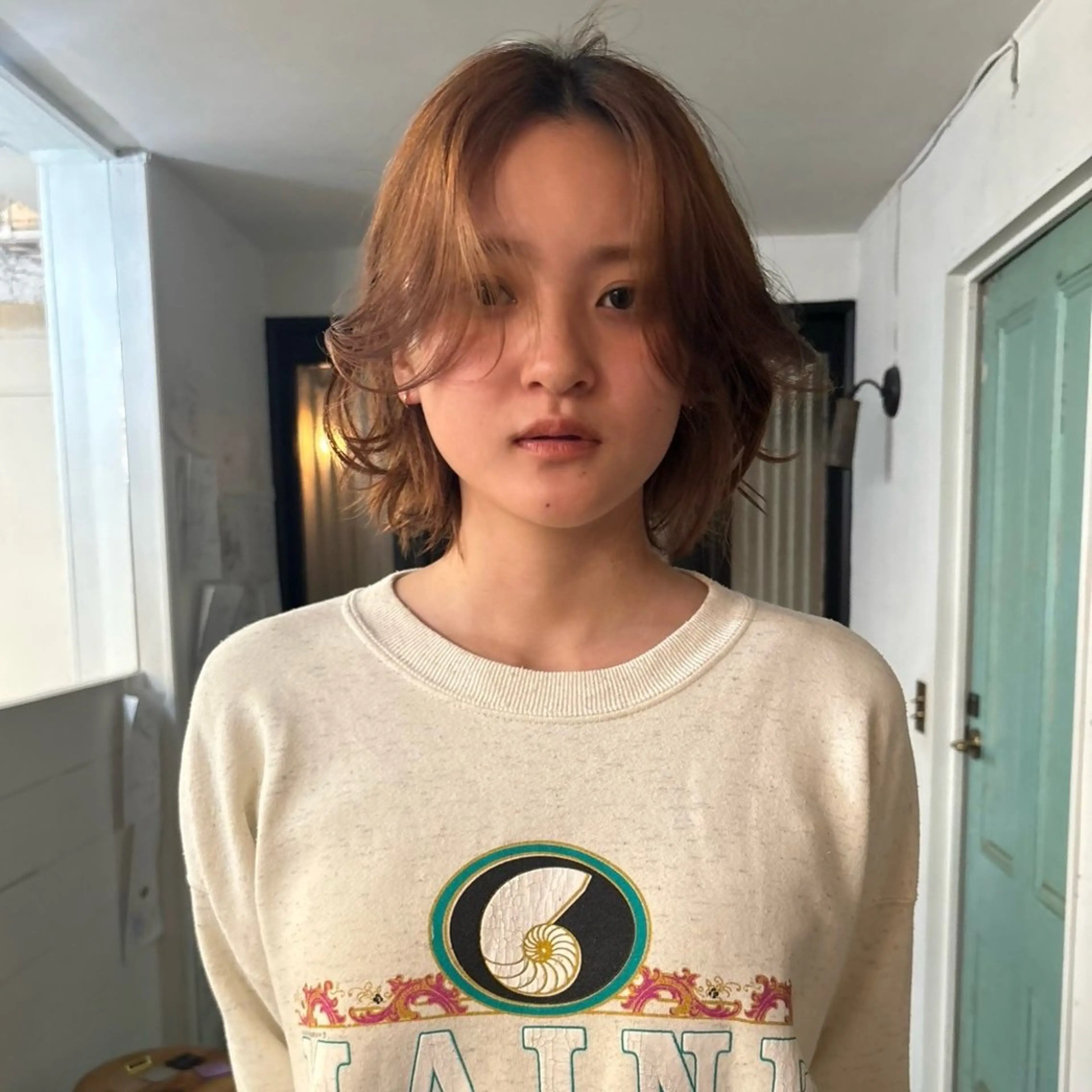 ショート カラー 透明感カラー レイヤー/ベージュ mikuのヘアスタイル