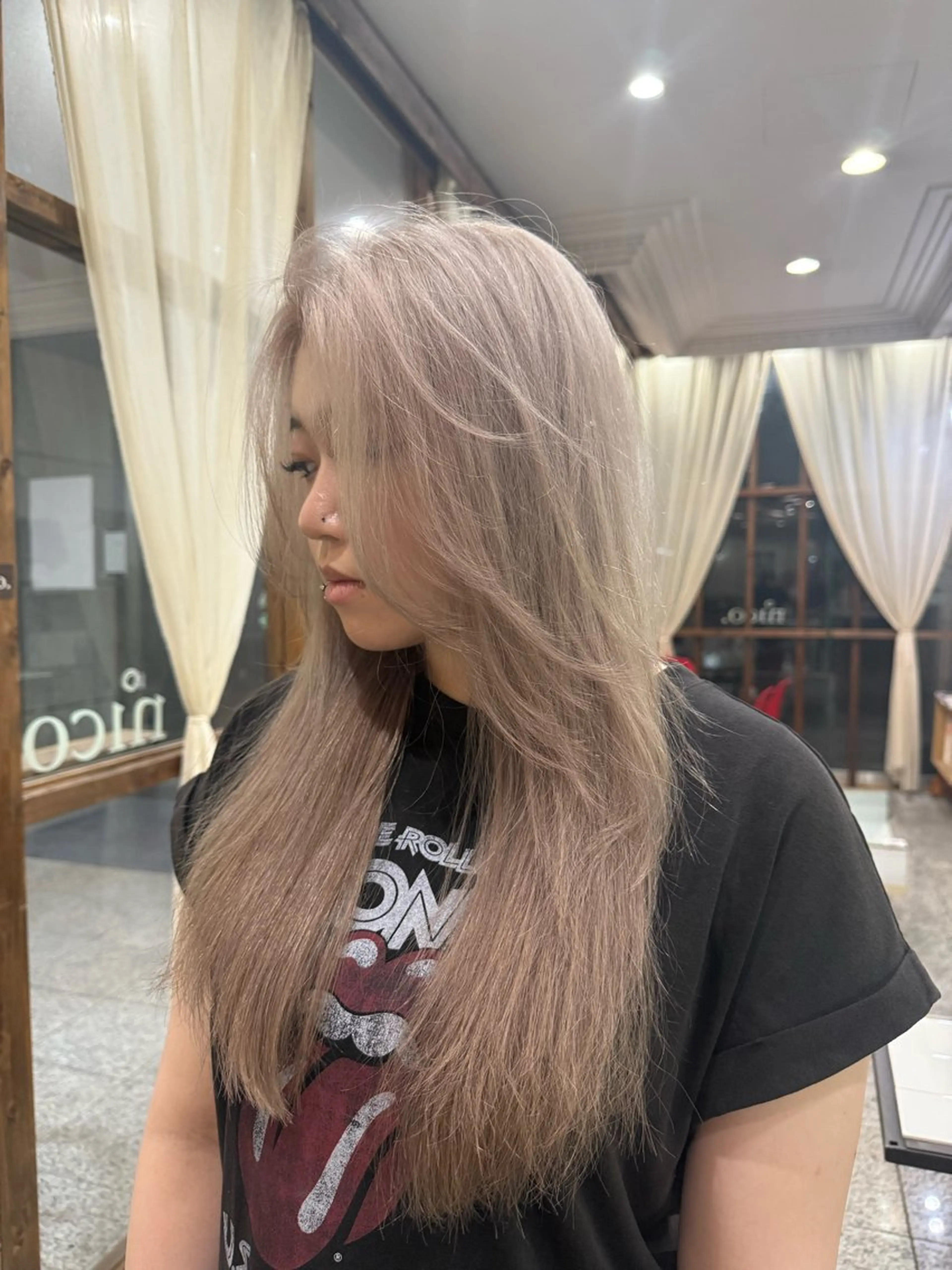 ロング カラー ベージュカラー ヘアカラー トリートメント kanna☮️ nico.大阪心斎橋のヘアスタイル