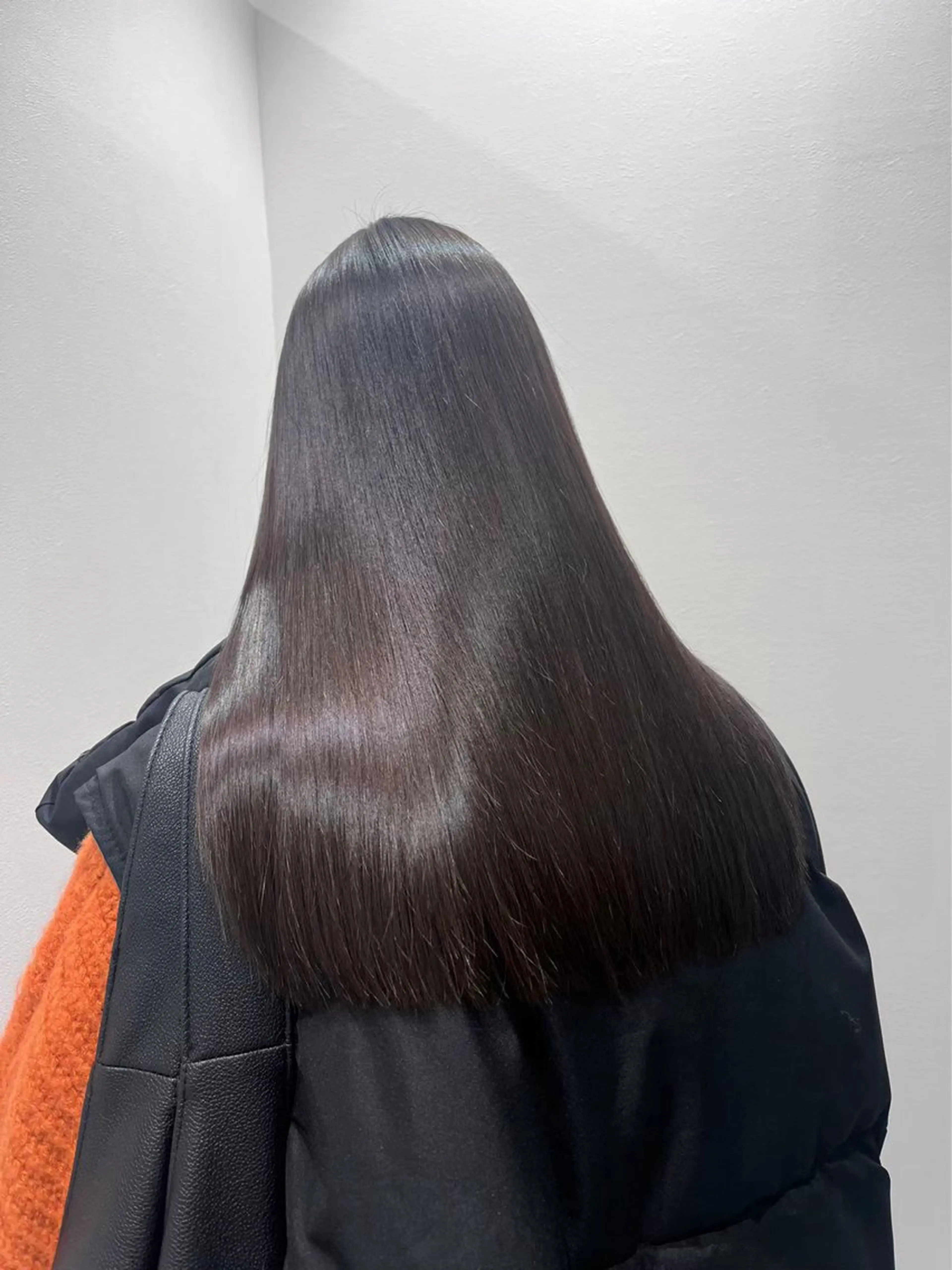 セミロング カラー 🩵ダメージレス艶感 ハイトーン🩷のヘアスタイル