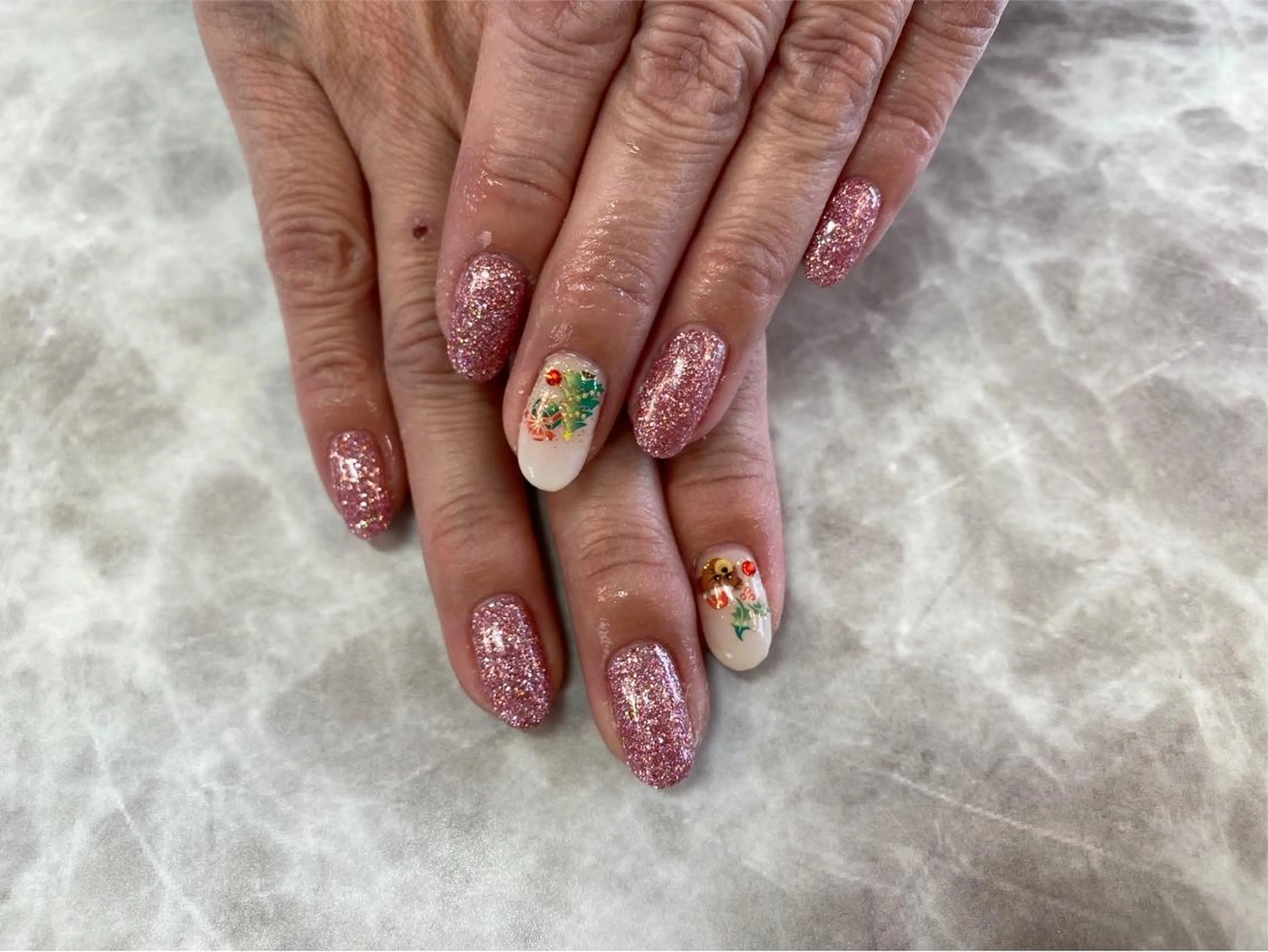 ネイル ネイルリボン 受付スタッフのネイルデザイン