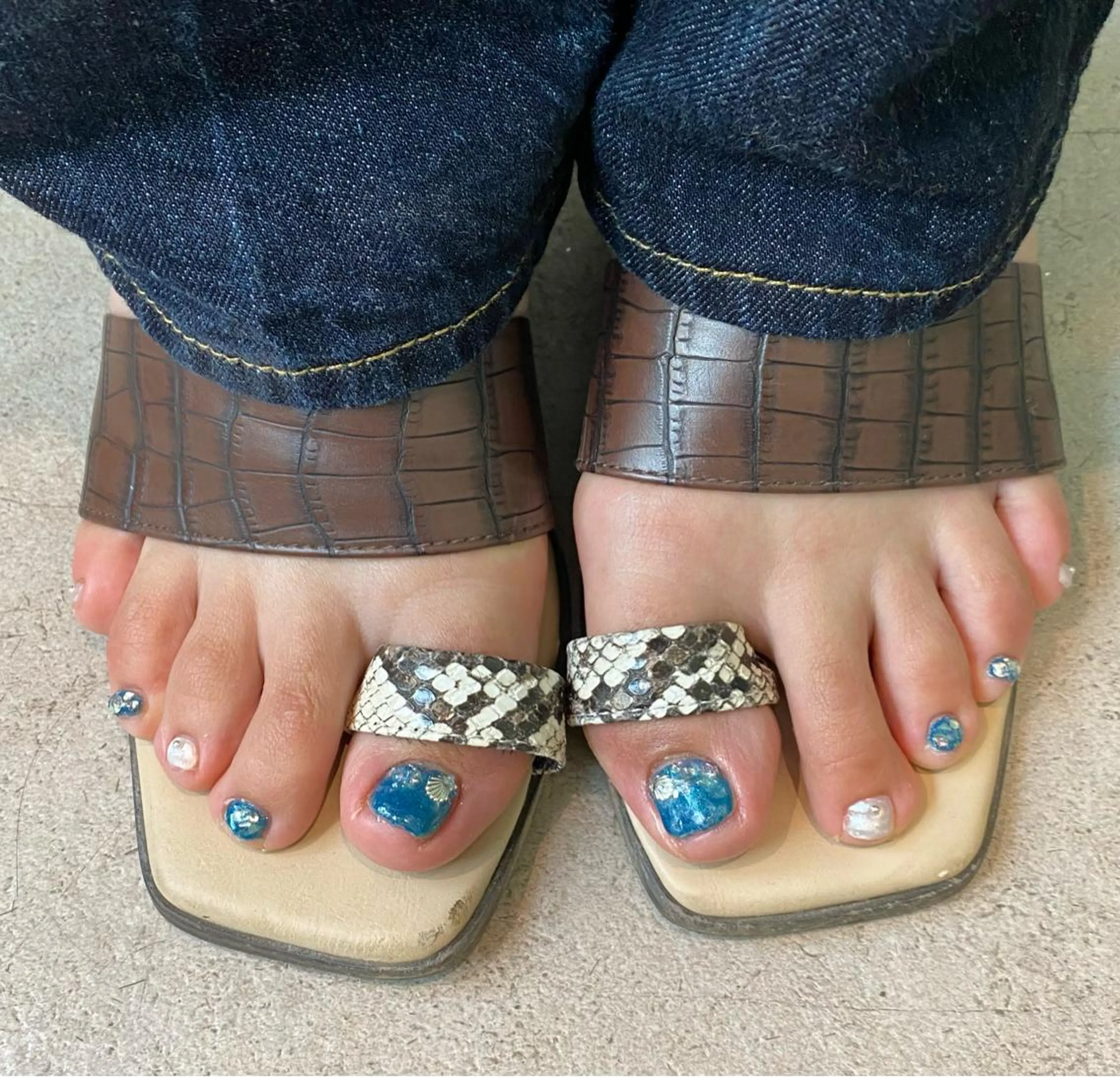 ネイル ブルー フットネイル Marin🔖 /学生人気No. 1のヘアスタイル