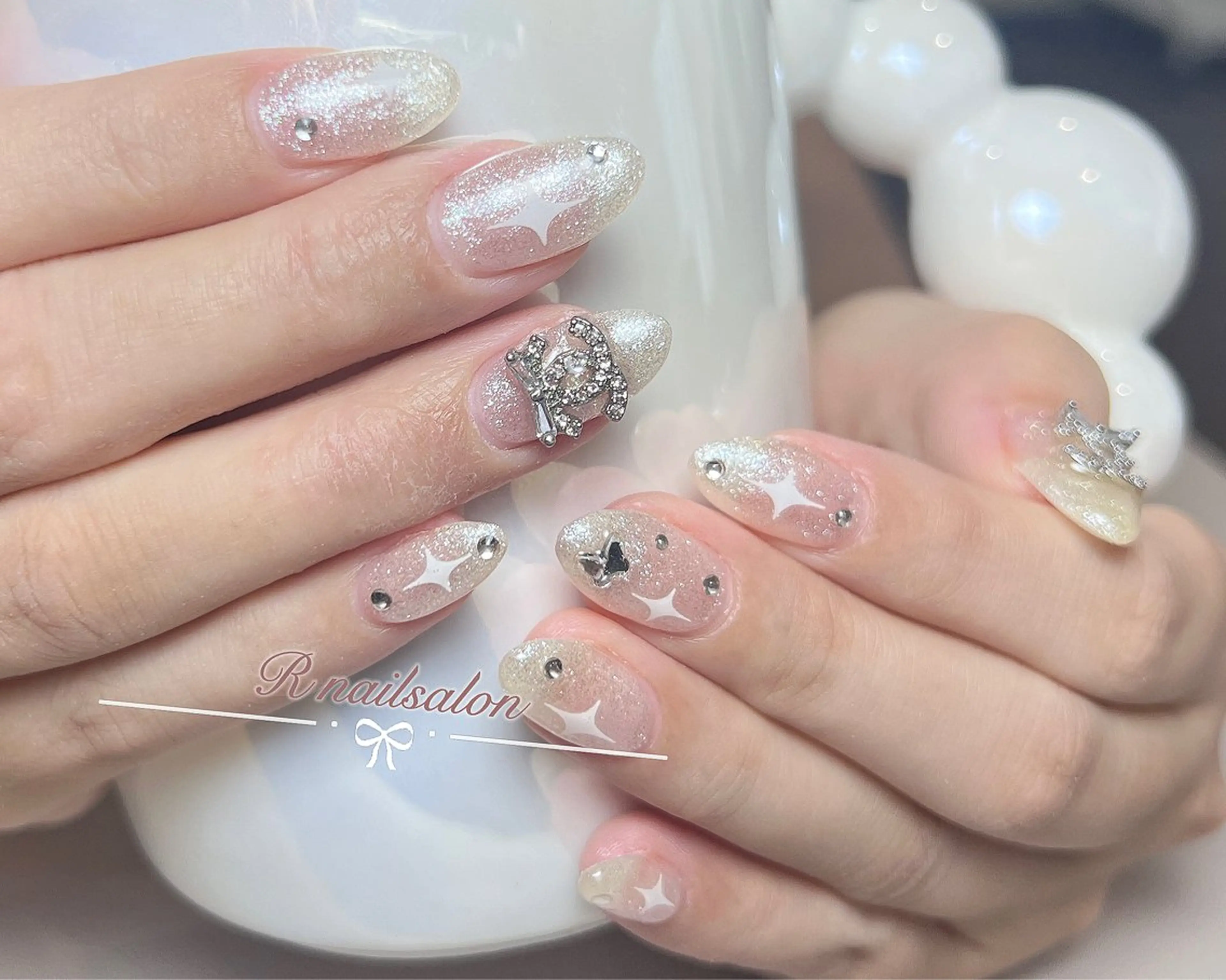 ミディアム R NAILSALONのネイルデザイン