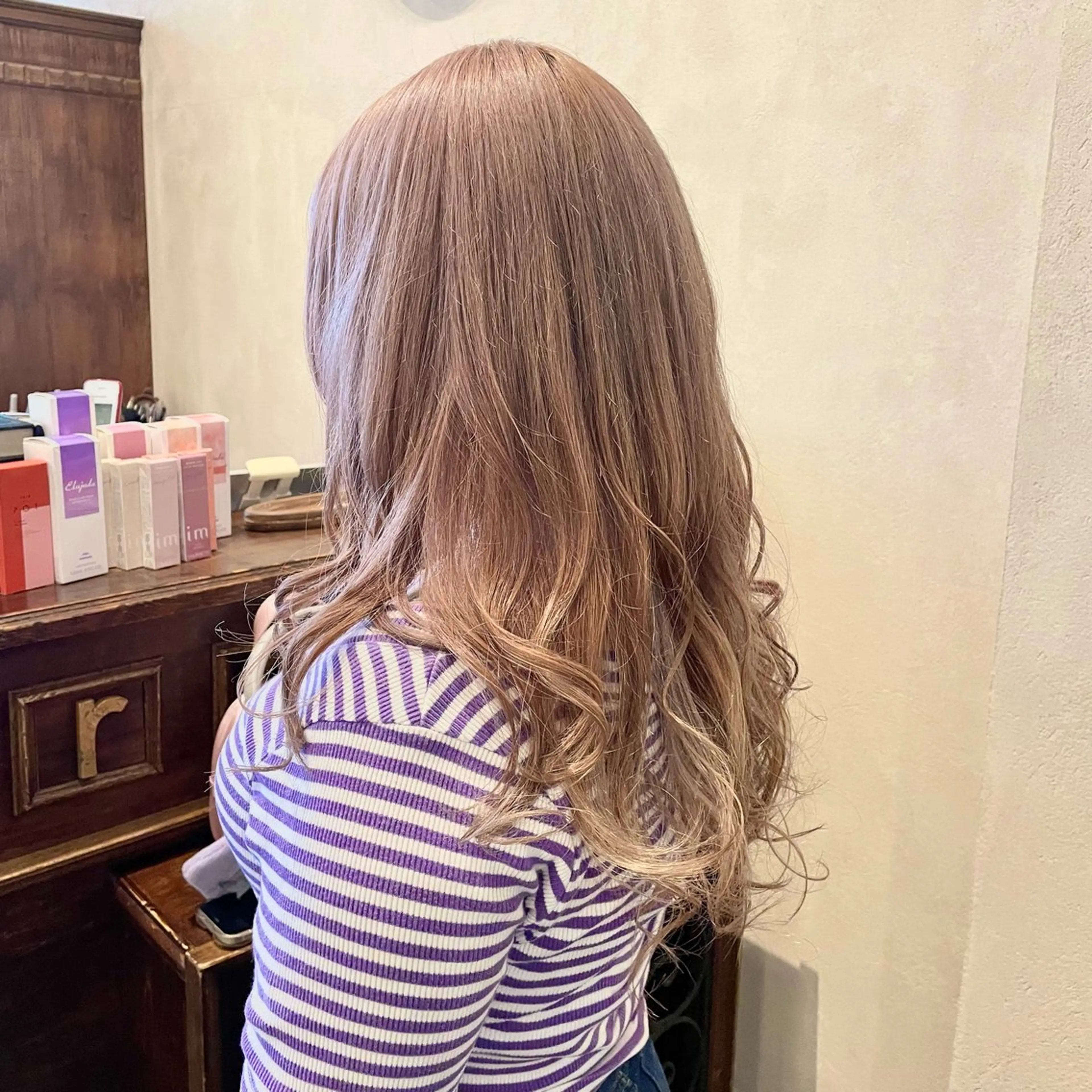 ロング カラー ブロンド ホワイトブロンド roost 優のヘアスタイル