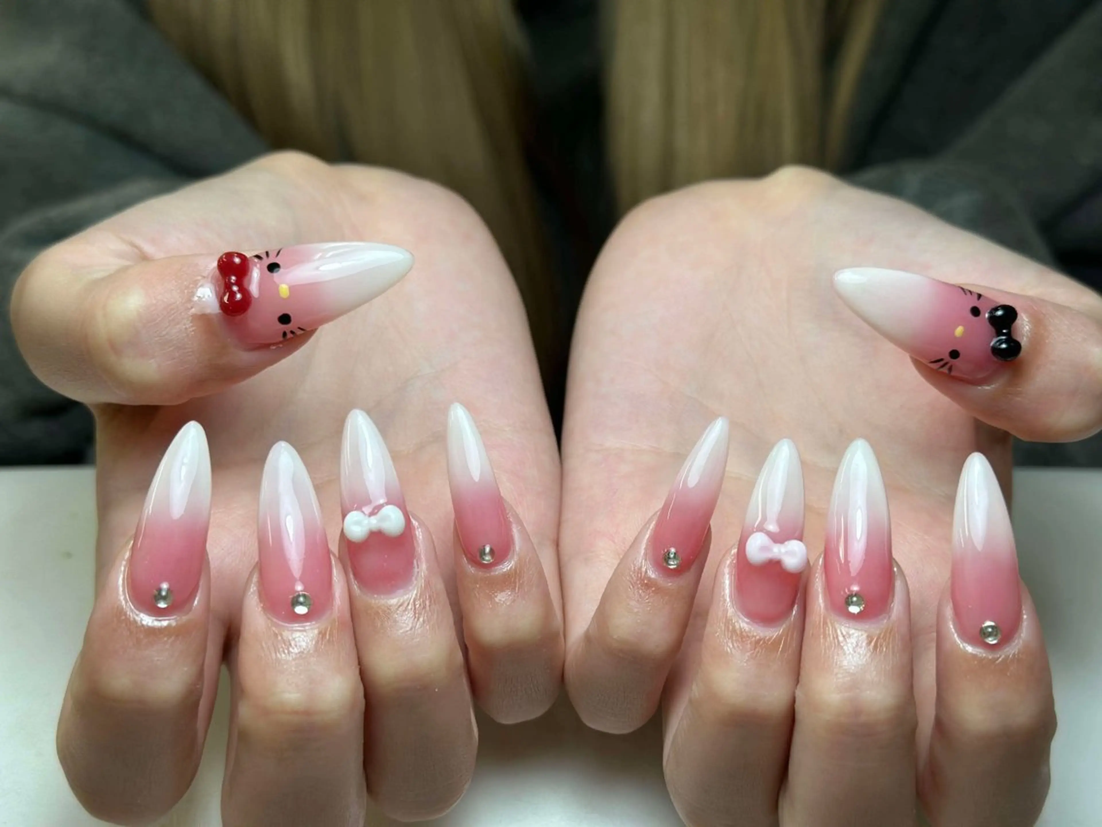 ネイル グラデーション キラキラネイル ワンカラーネイル 冬ネイル Jenn Nail Salonのネイルデザイン
