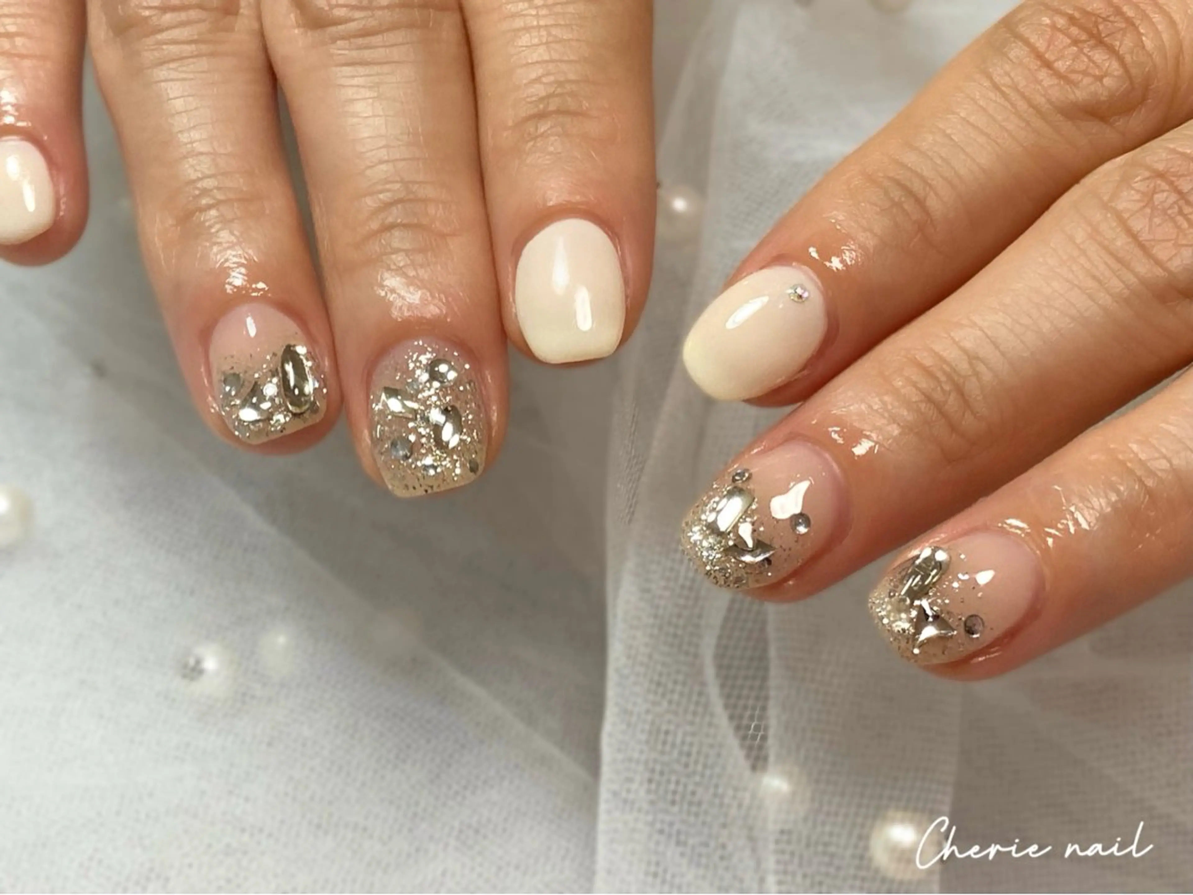 ネイル ジェルネイル キラキラネイル ラメ(グリッター) シルバー 春ネイル ハンドネイル Cherienail yunaのネイルデザイン