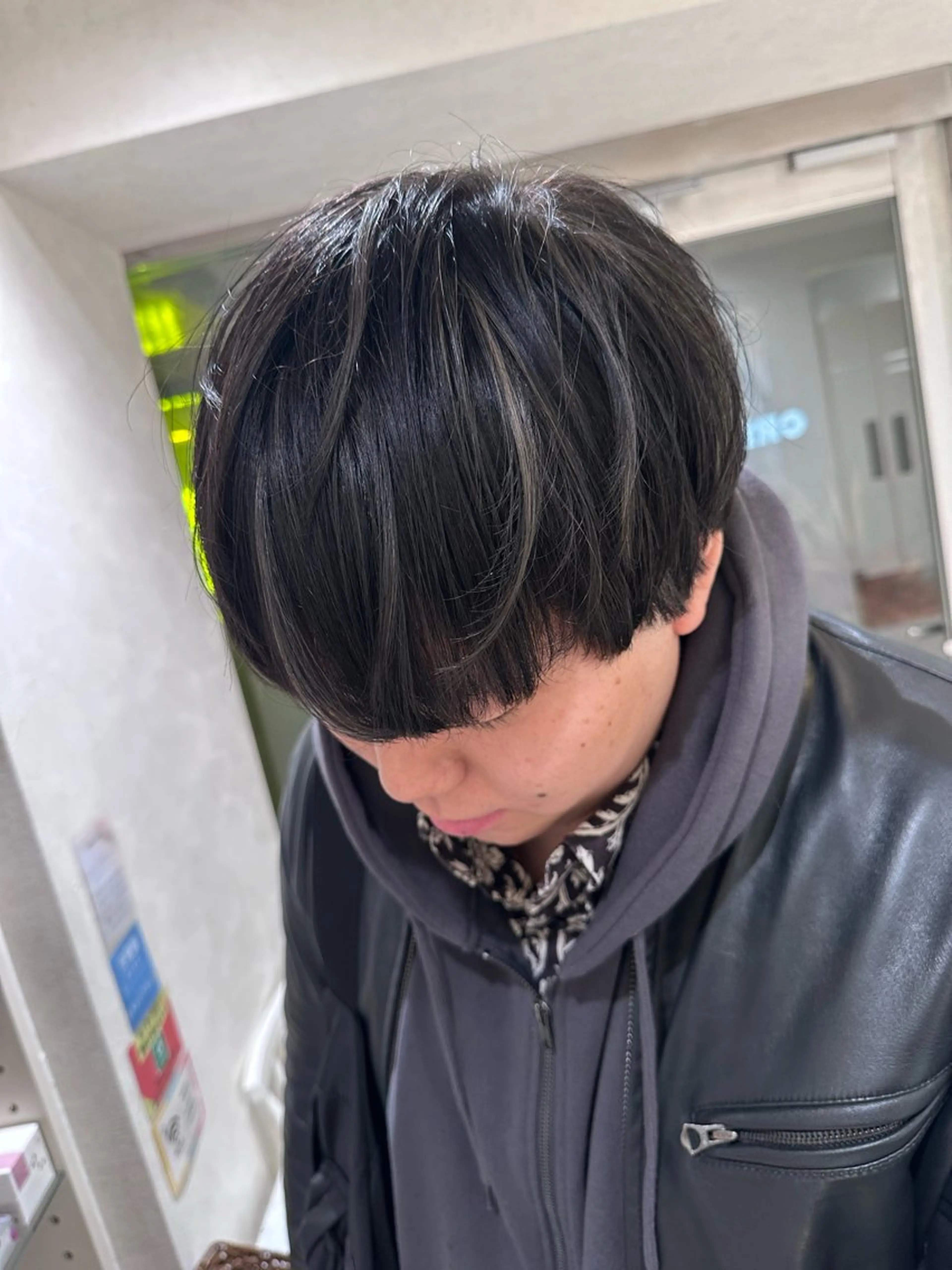 カラー メンズ メンズハイライト ハイライトカラー カット ヘアカラー デザインカラー🎨 下北沢 / 磯部のヘアスタイル