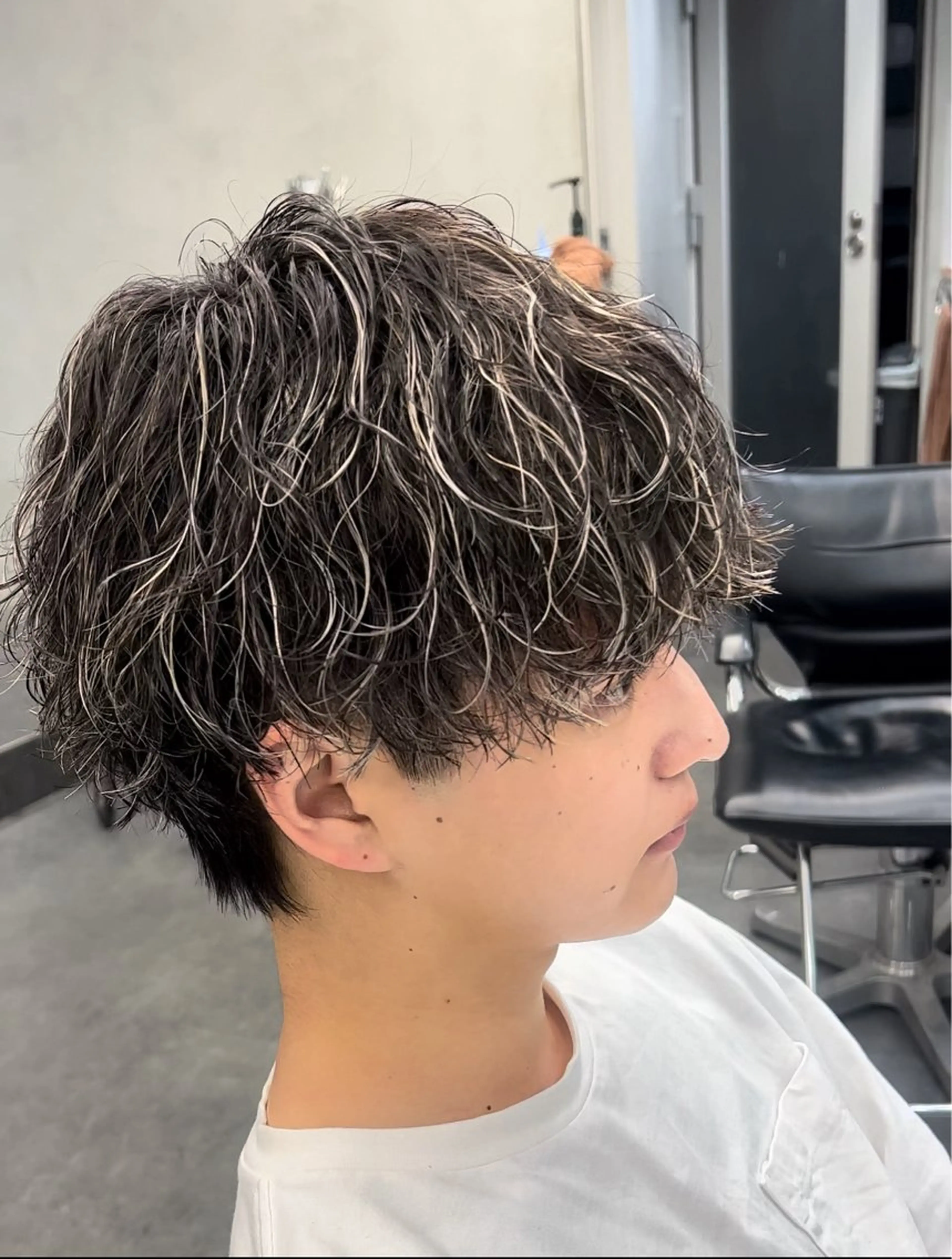 カラー パーマ メンズ メンズパーマ ツイストスパイラルパーマ 波巻きパーマ ニュアンスパーマ スパイラルパーマ fifth リュウセイのヘアスタイル