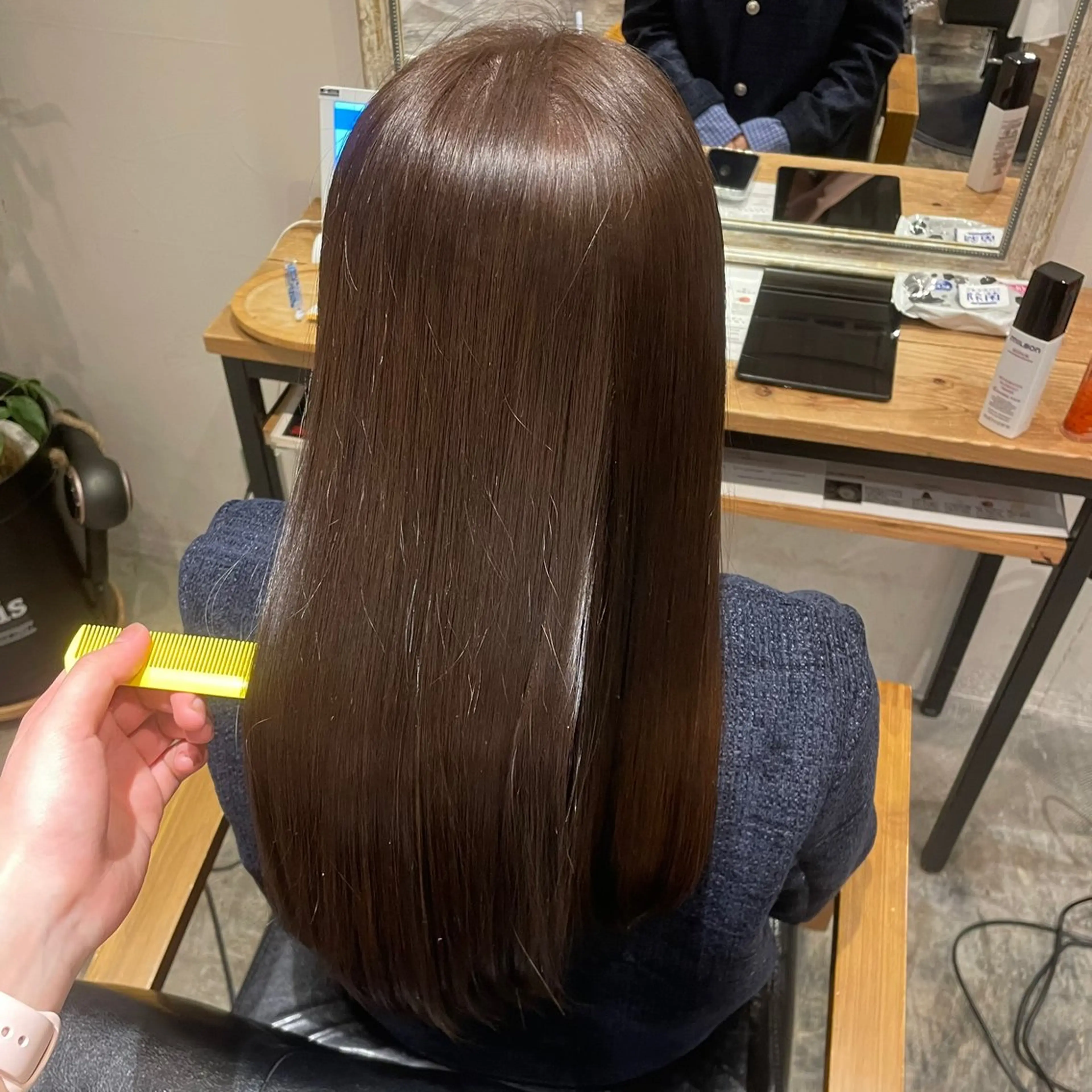 ロング チョコレートブラウン ヘアカラー ✧*｡韓国ヘア 今塚裕夏🦋🖤のヘアスタイル