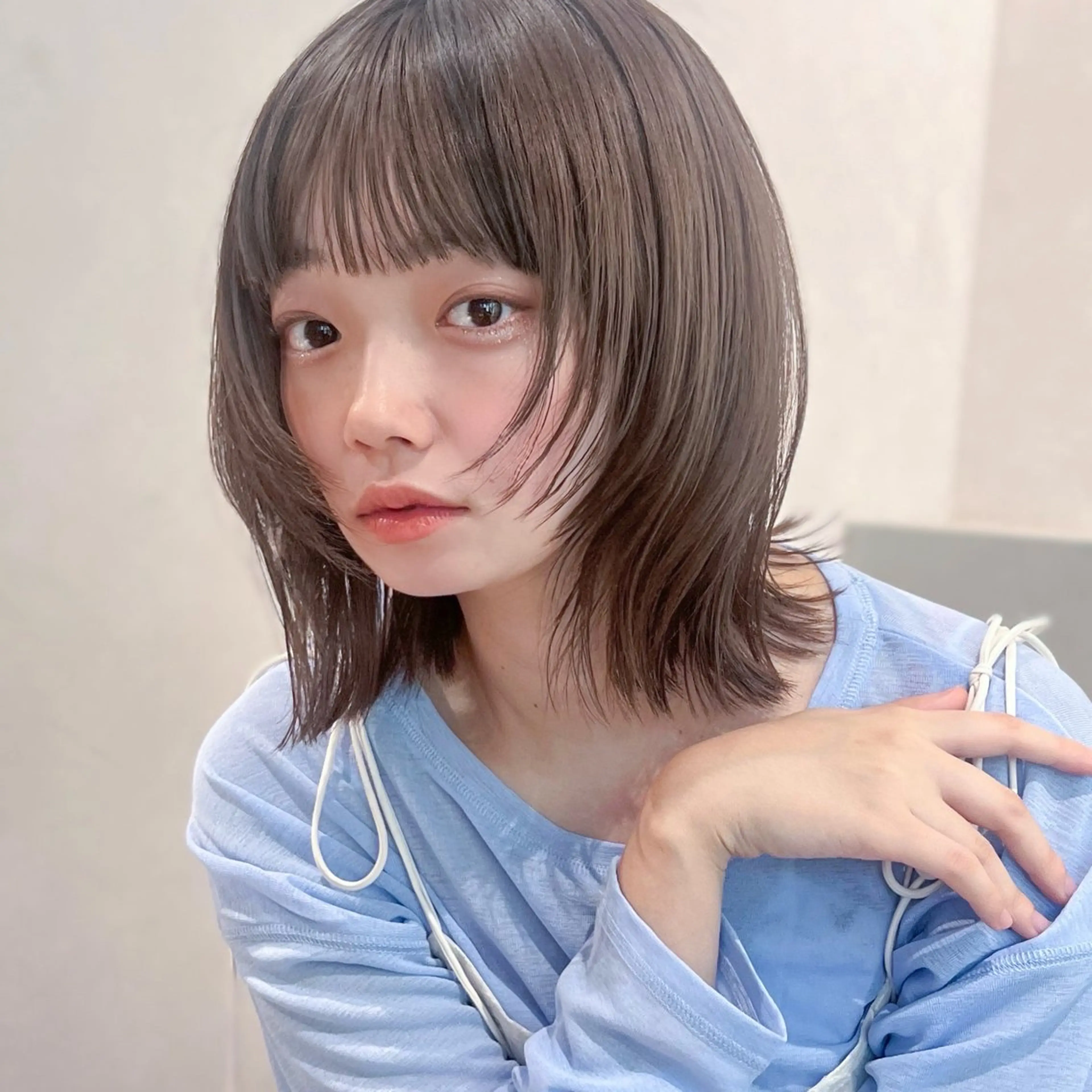 ショート カラー グレージュ 顔周りカット レイヤーカット ウルフカット ウルフレイヤー manami/ レイヤー/小顔カットのヘアスタイル