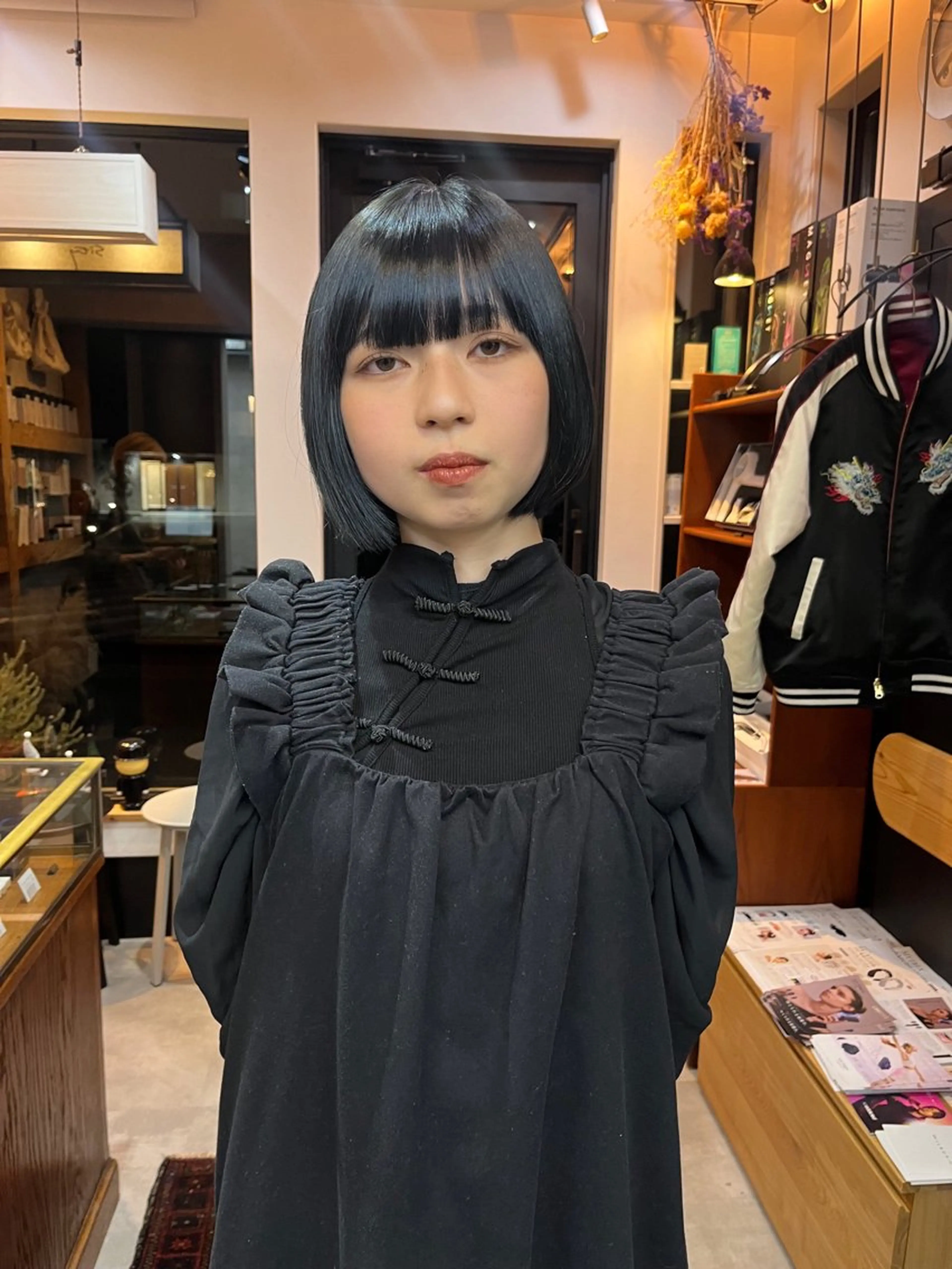 ショート カラー 松尾 伊純のヘアスタイル