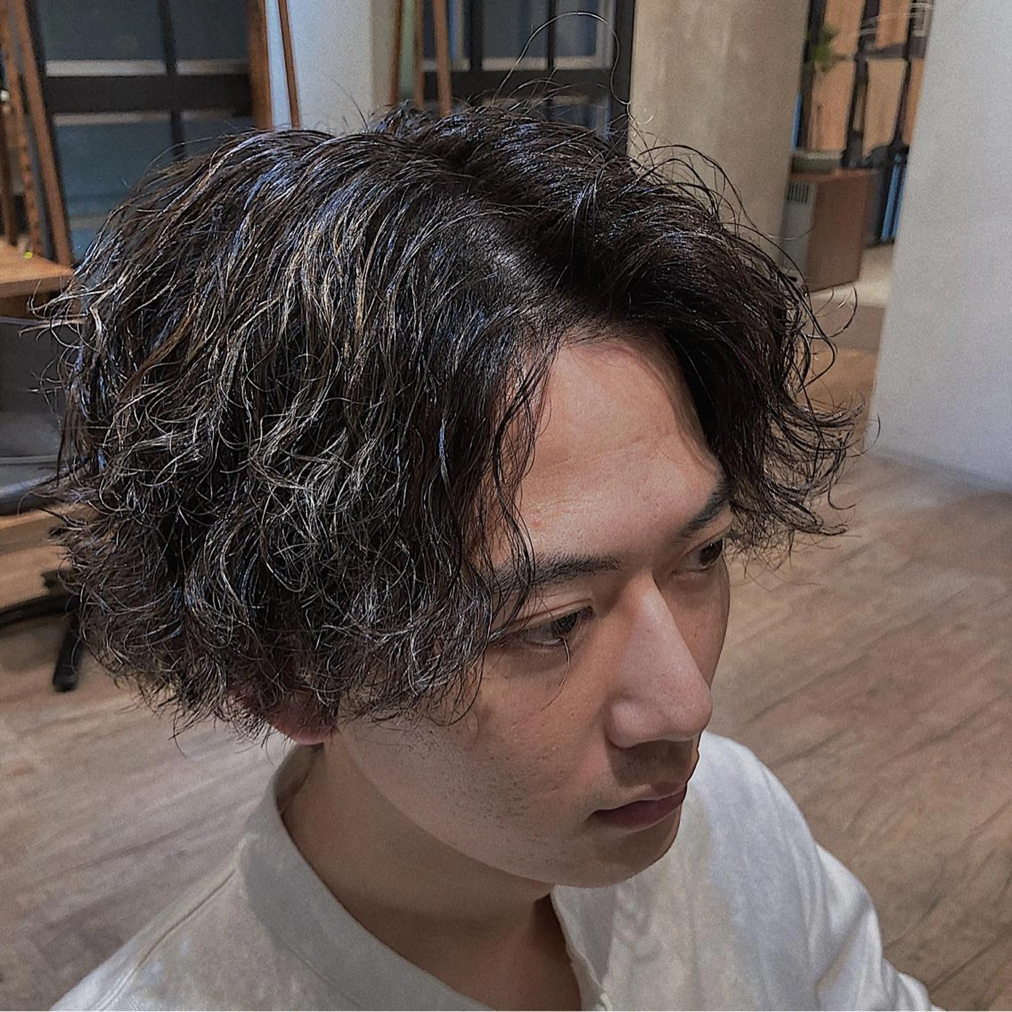 ミディアム パーマ メンズ センターパート 波巻きスパイラルパー マ/シャドウパーマ駿のヘアスタイル