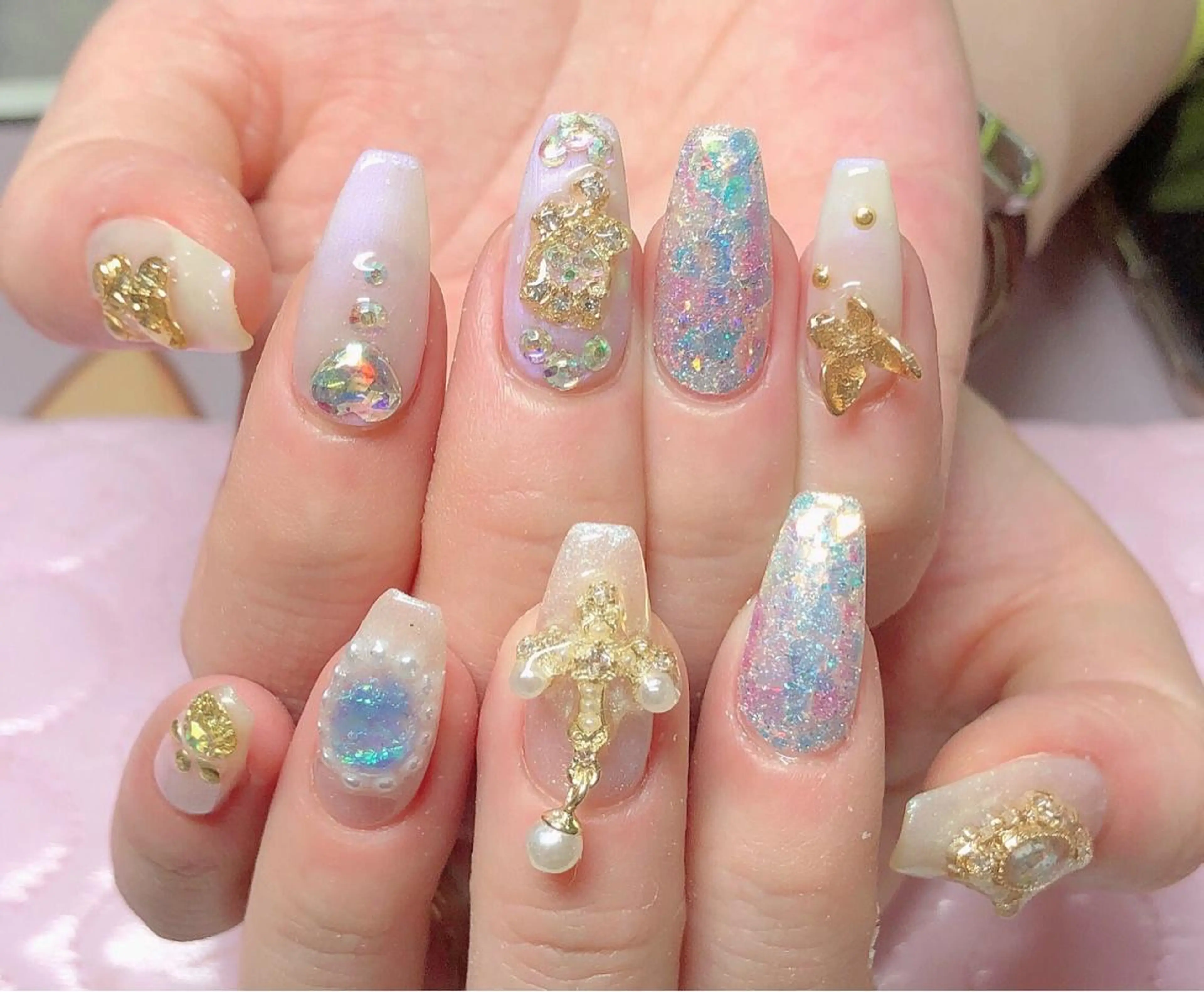 ネイル ホログラムネイル ハンドネイル ハンドケア ナユキNA.YUKI 池袋店のネイルデザイン