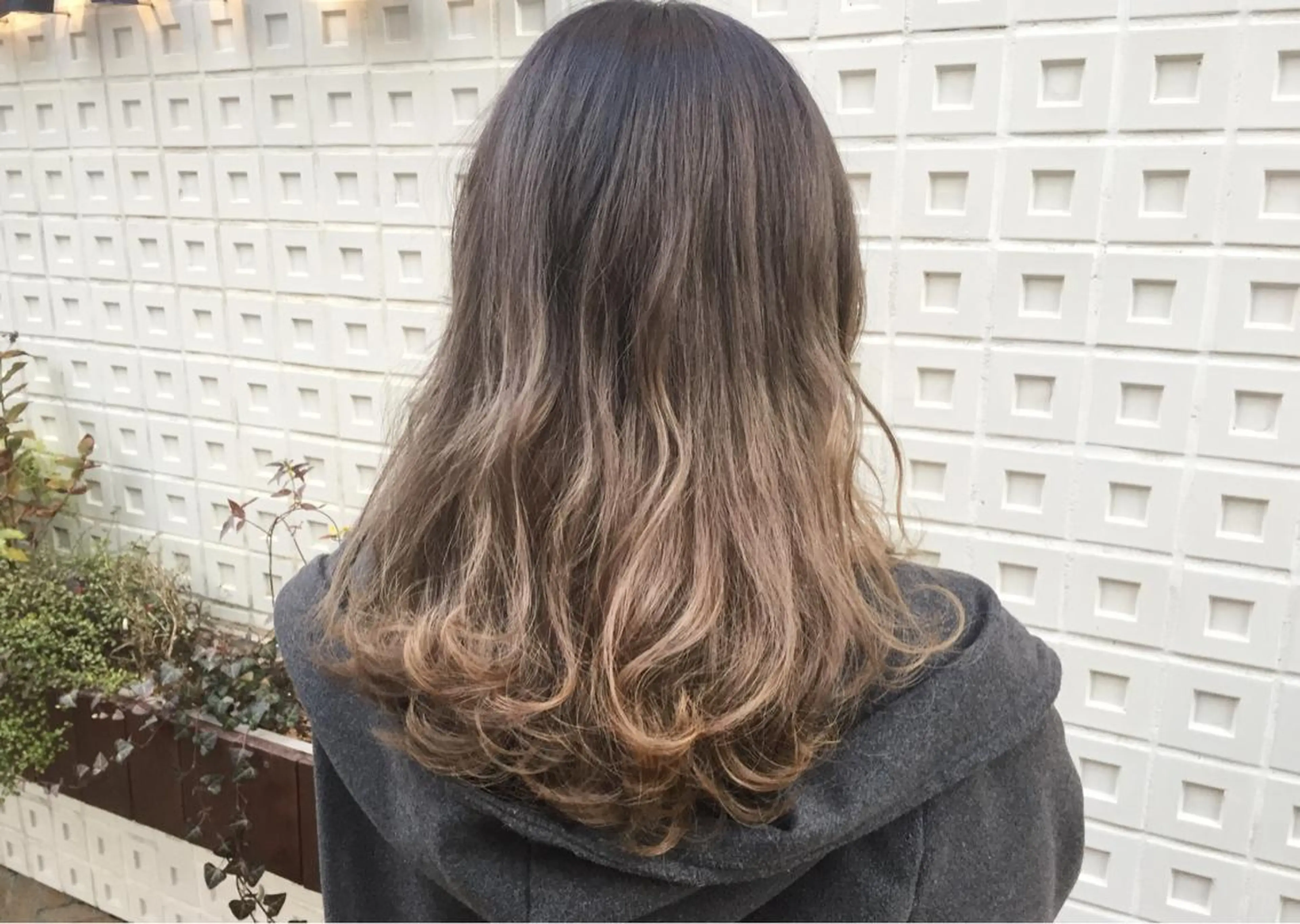 セミロング カラー ブリーチ グラデーションカラー ハイライトカラー ハイライト 🌈髪質改善カラーの 🌈坂本侑樹のヘアスタイル