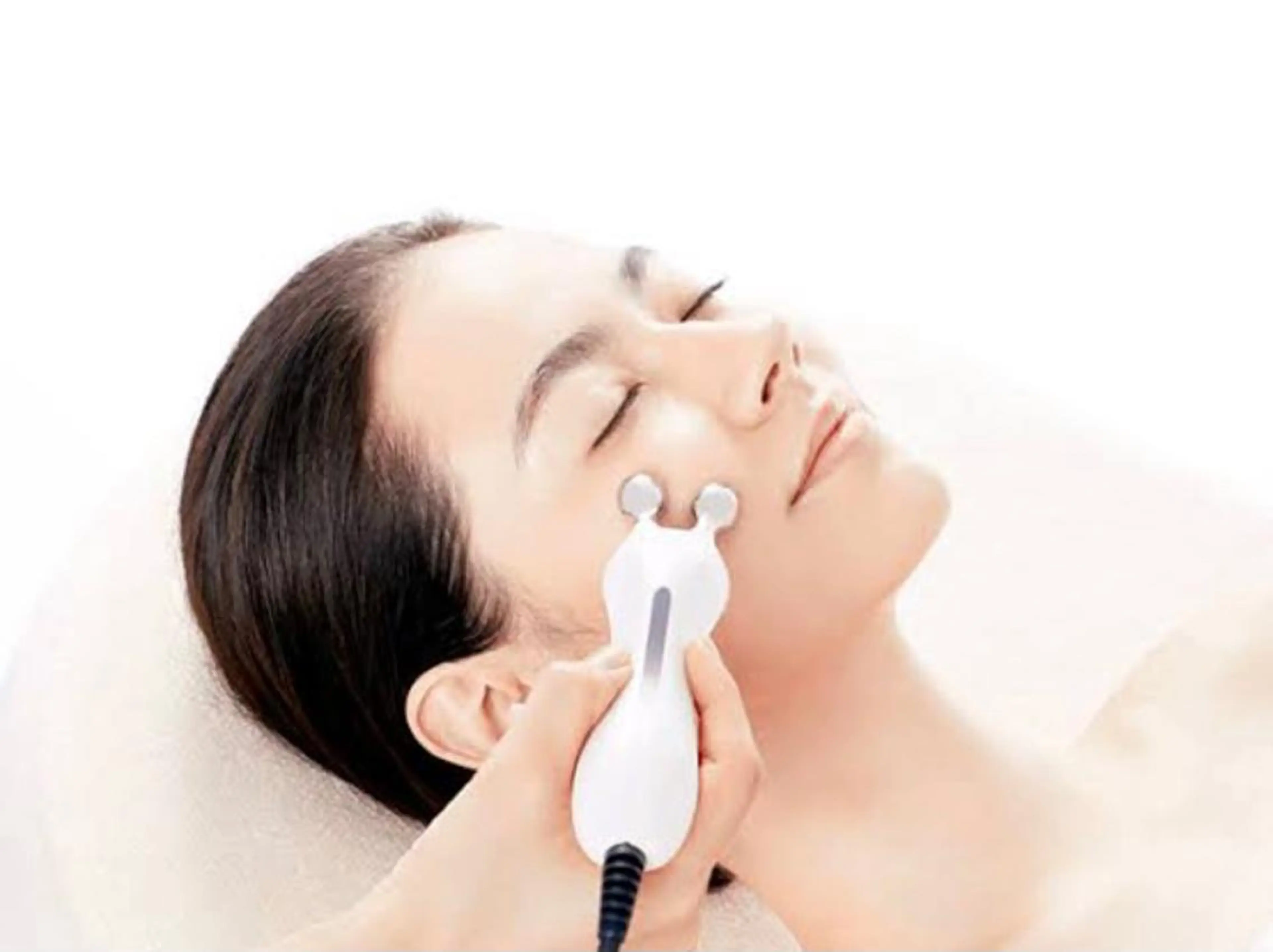 🌻最新小顔エステ🌻 お顔の筋肉にアプローチ❣️ *口角*目元*頬の位置をグッ❣️とUP⤴️の写真