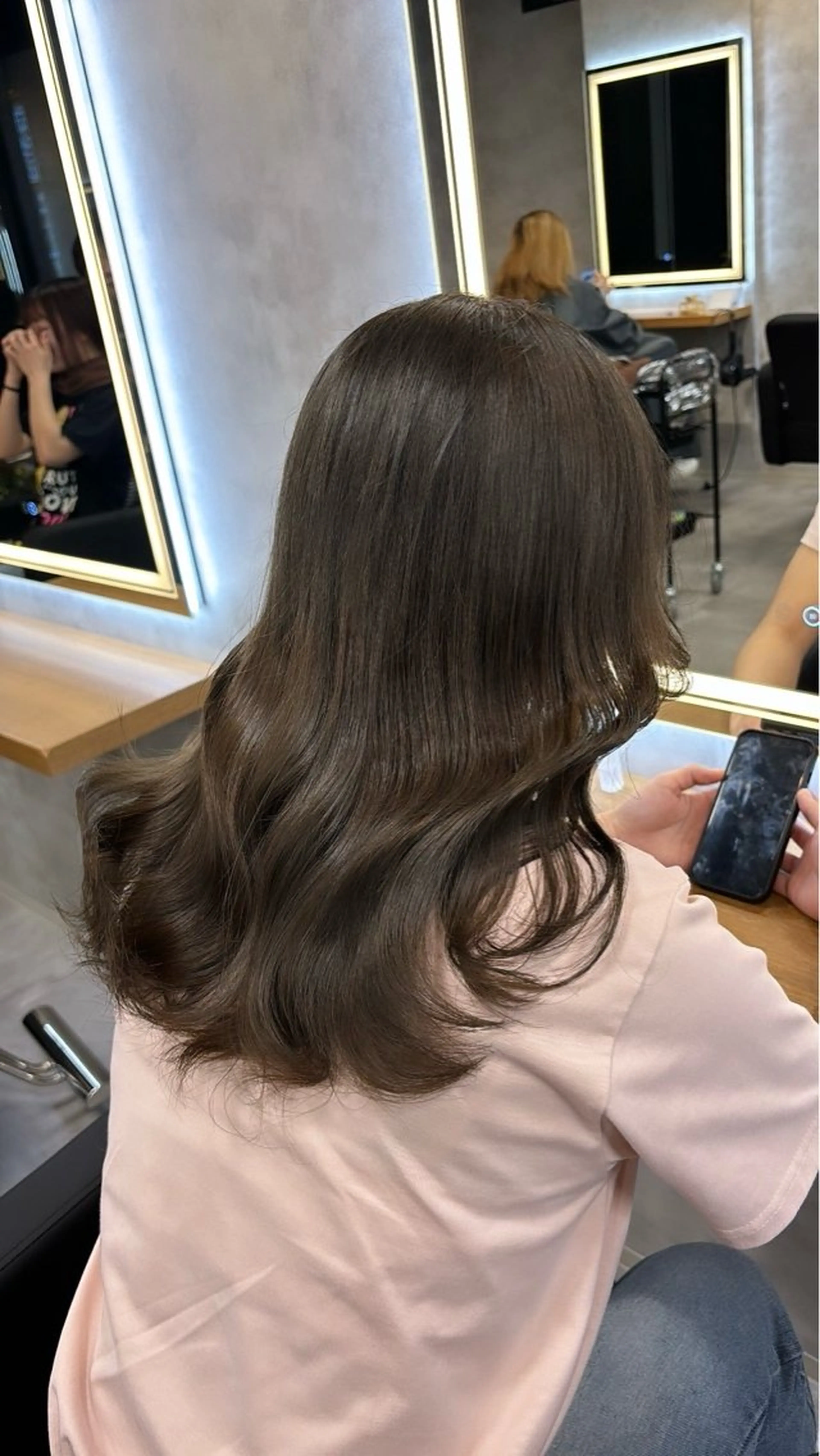 ロング カラー ブラウンカラー 淡色/ワンホンヘア 🤍MINORIのヘアスタイル