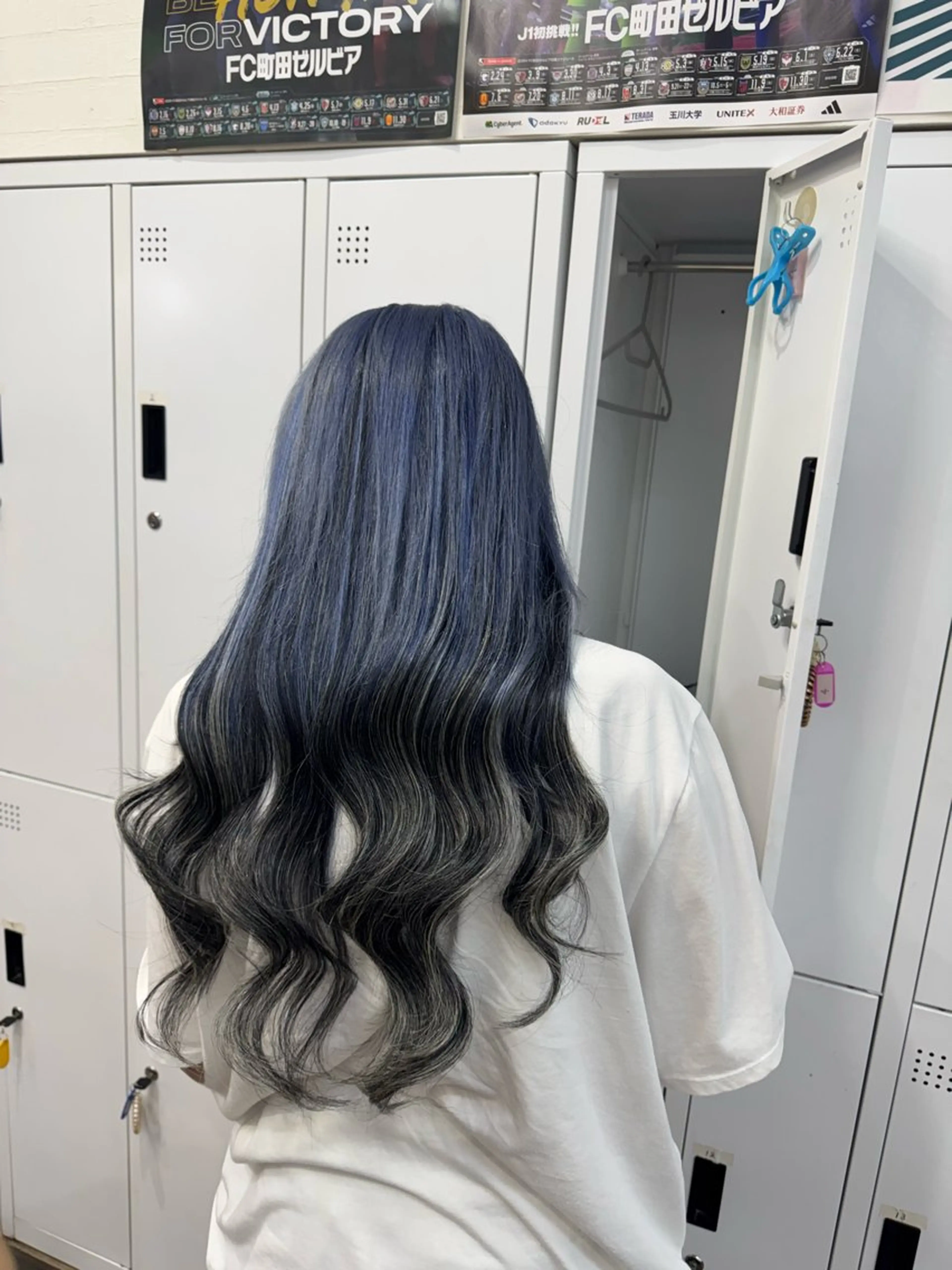 ロング apollo 横浜所属・横浜🦋ハイトーン 🫐耳つぼジュエリーのヘアスタイル