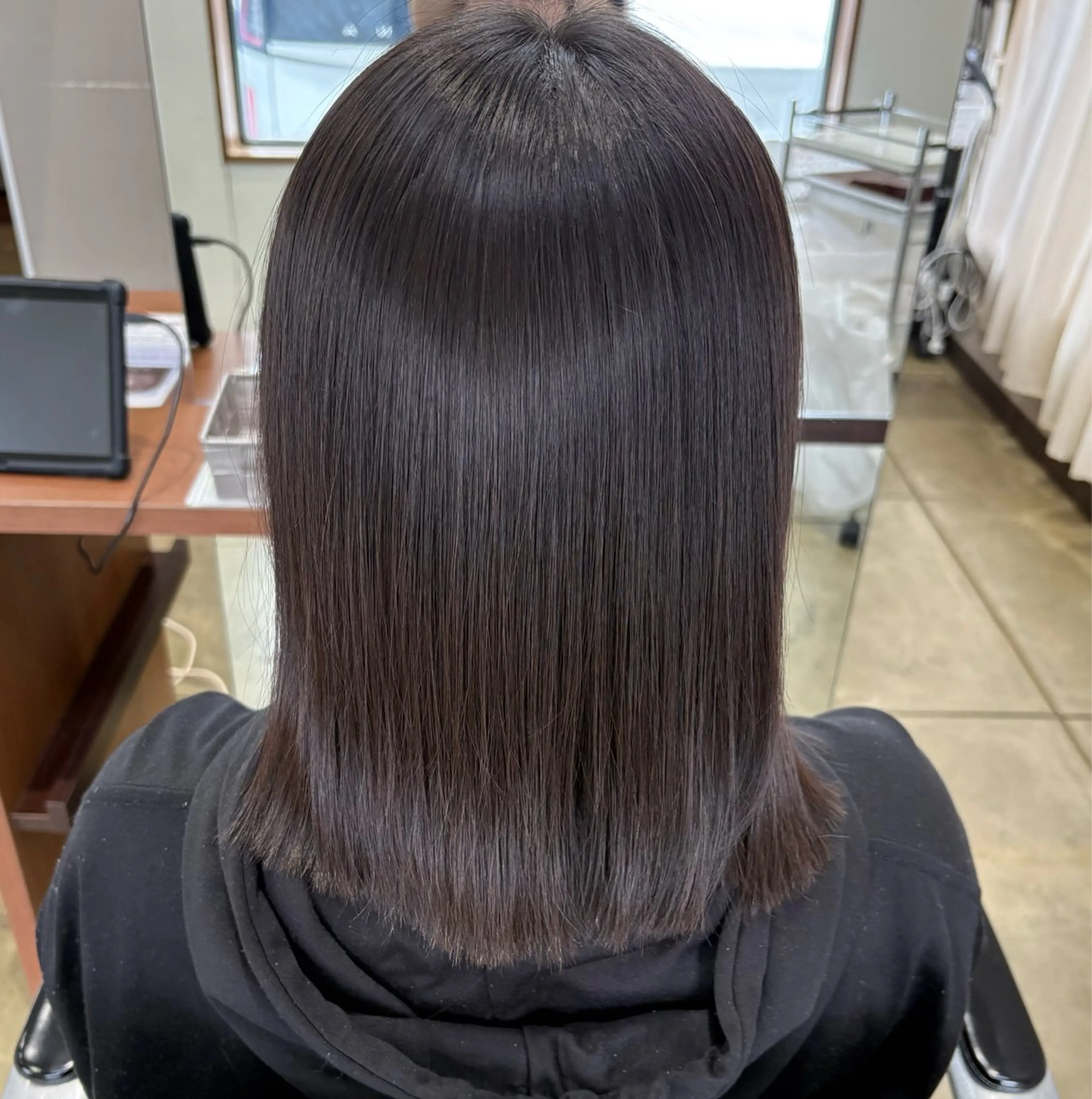 セミロング カット 縮毛矯正 中島 万凜のヘアスタイル
